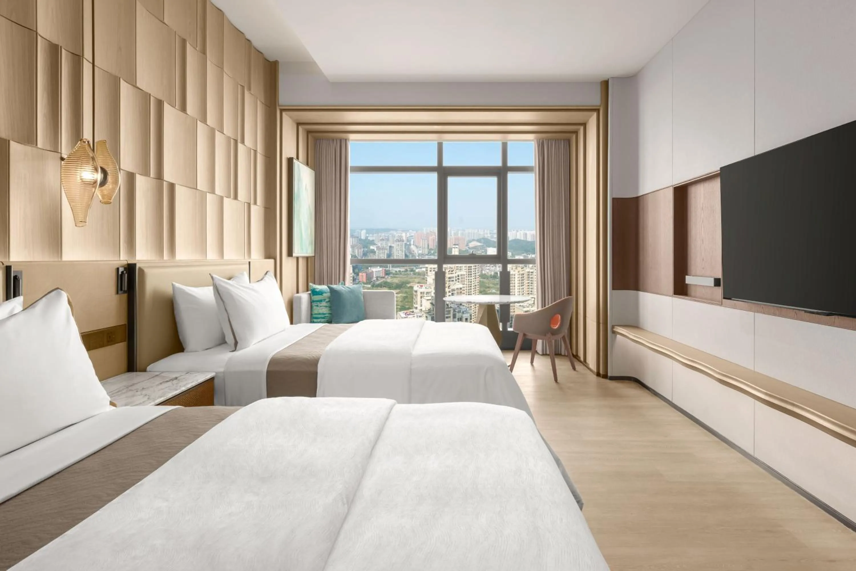 Photo of the whole room, Bed in The Westin Yichang