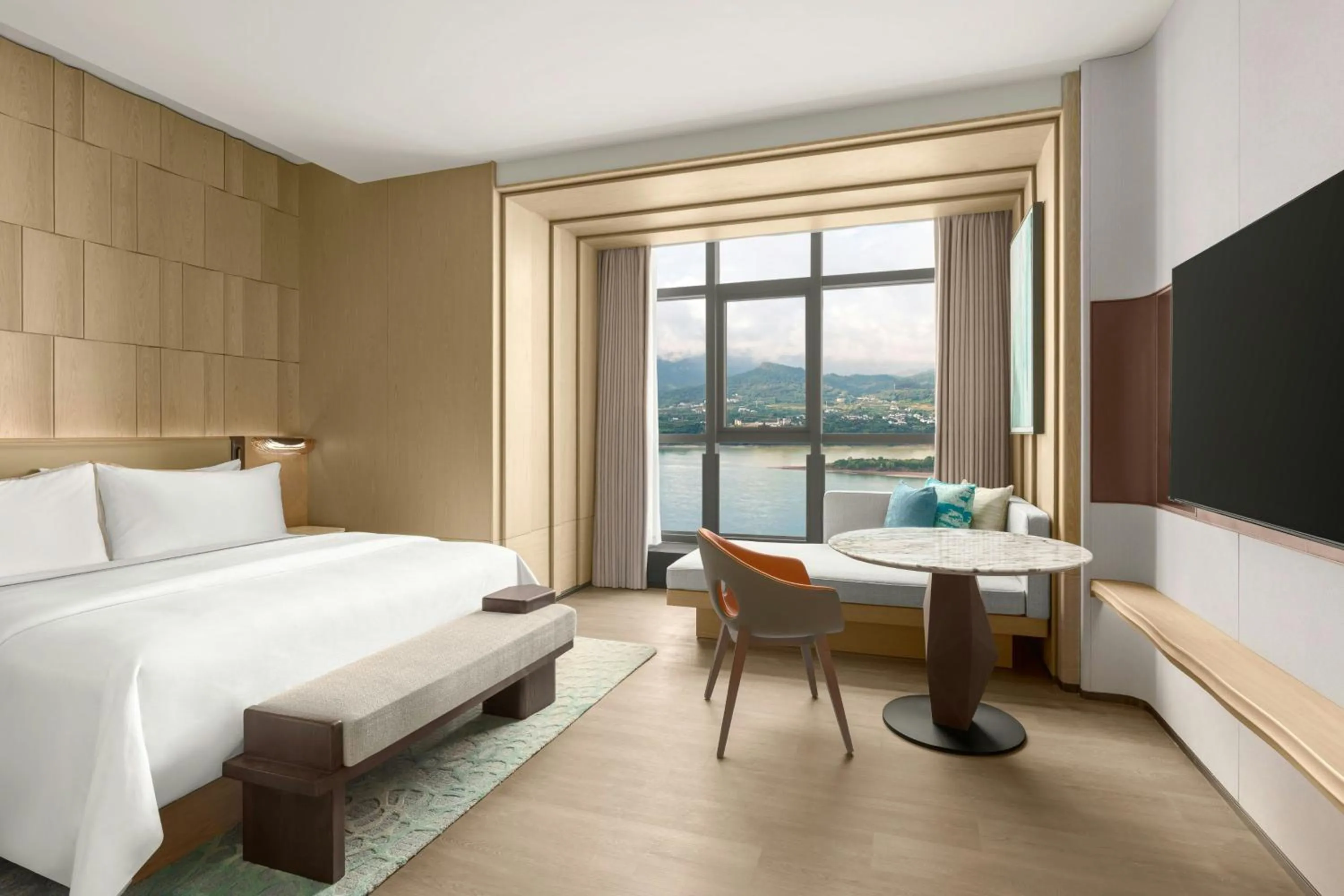 Photo of the whole room, Bed in The Westin Yichang