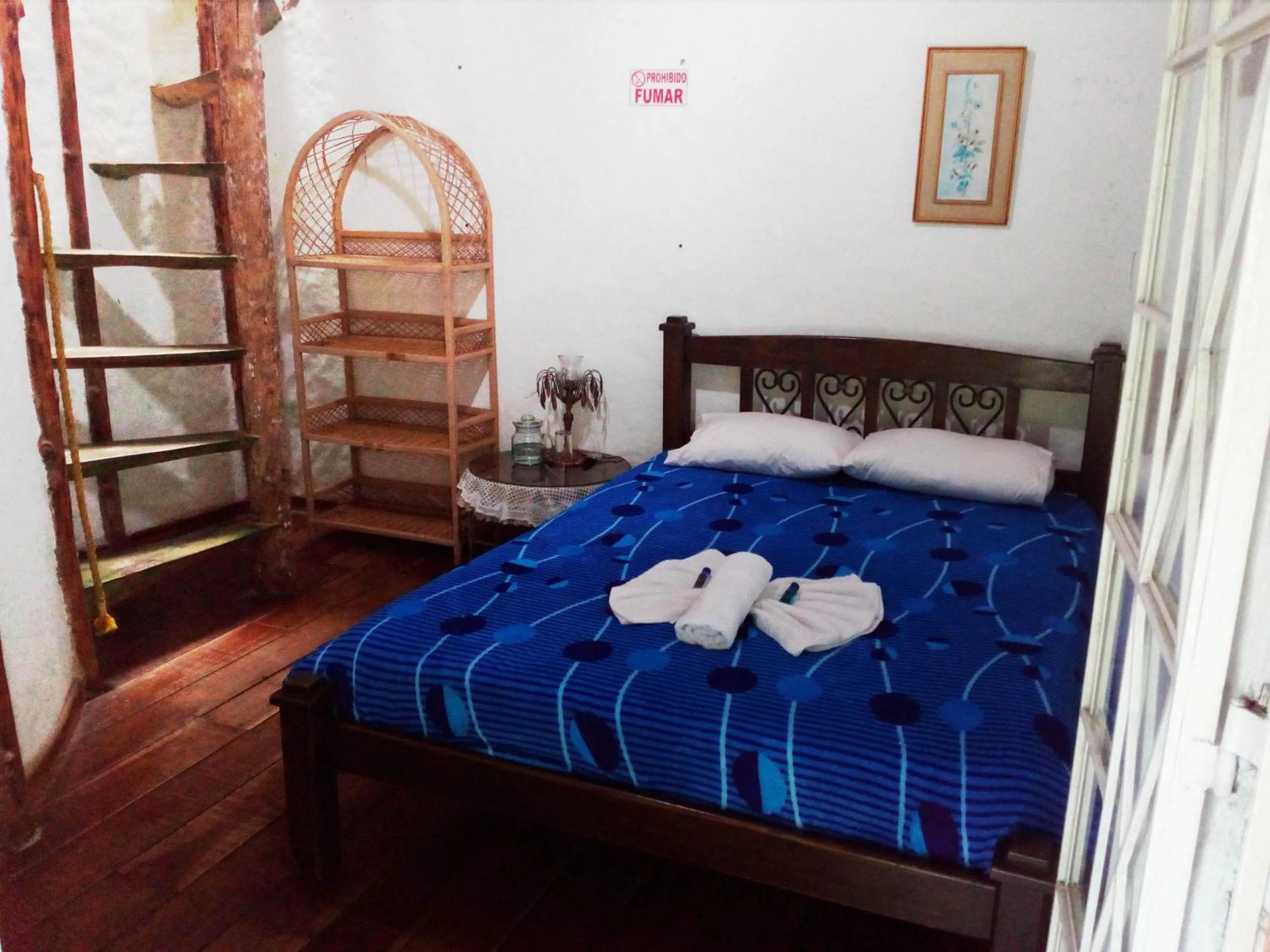 Photo of the whole room, Bed in La Posada del Cucú
