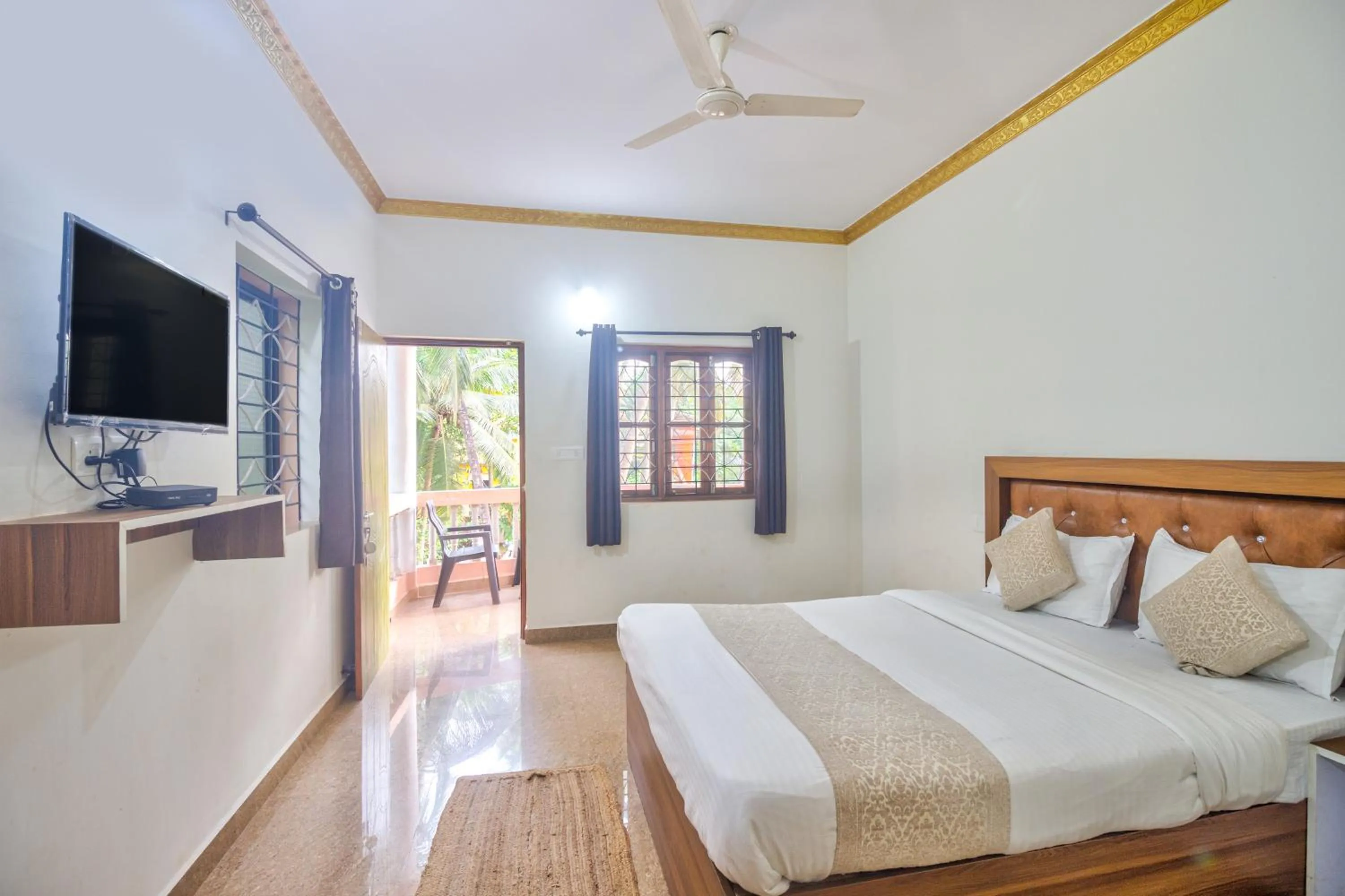 Bedroom, Bed in Hotel Calangute bay