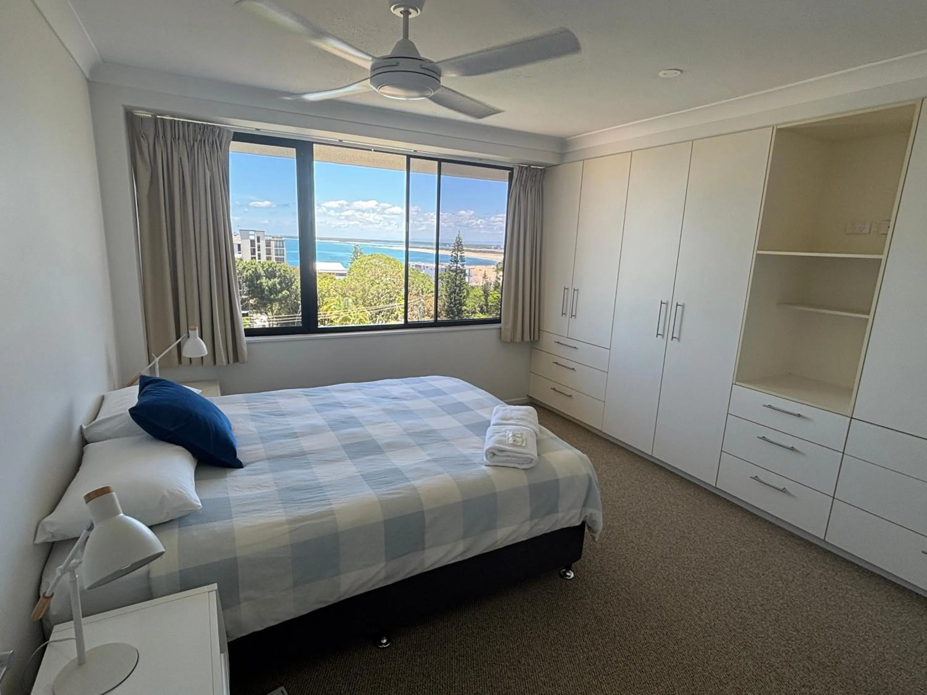 Bed in Burgess @ Kings Beach Apartments