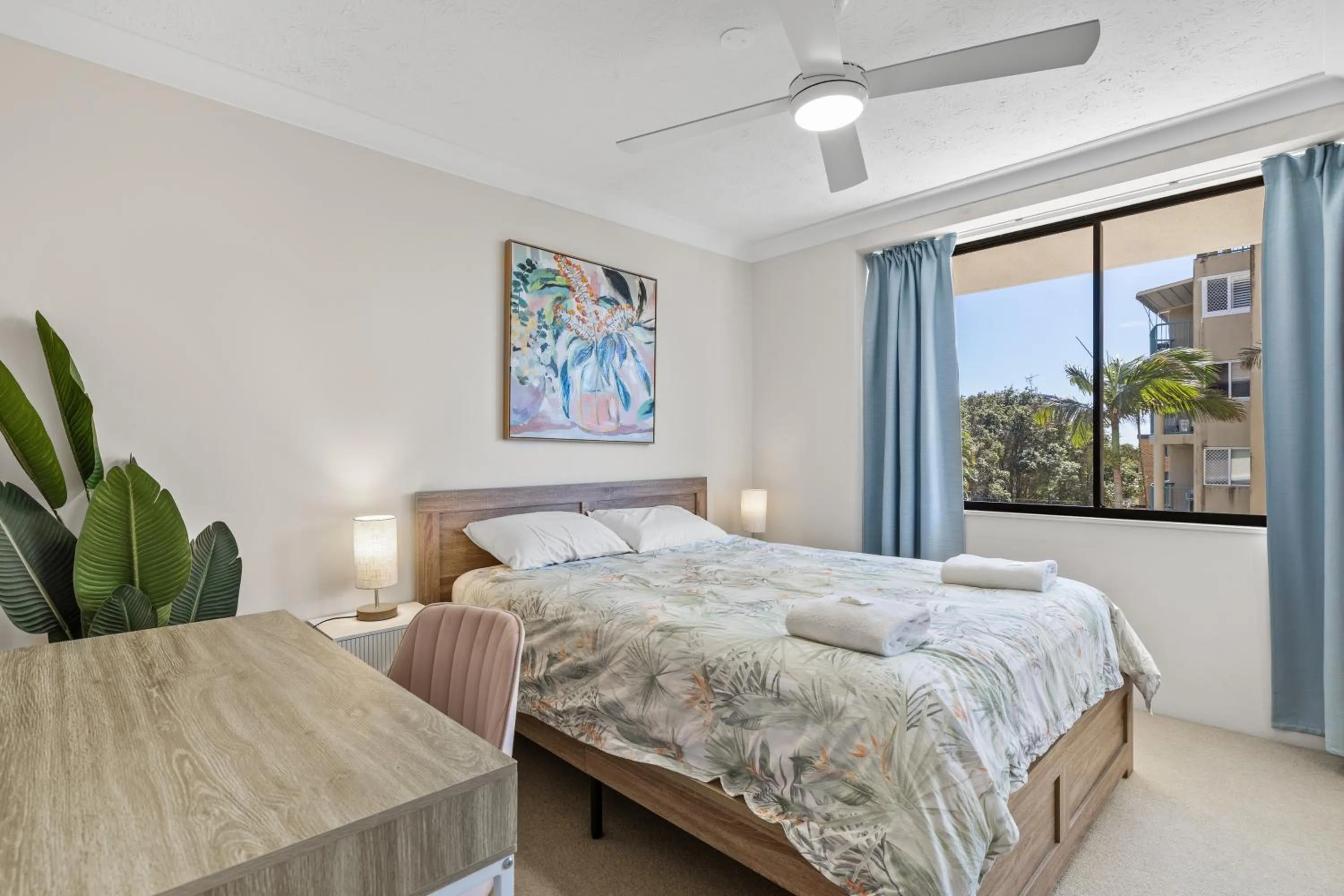 Bed in Burgess @ Kings Beach Apartments