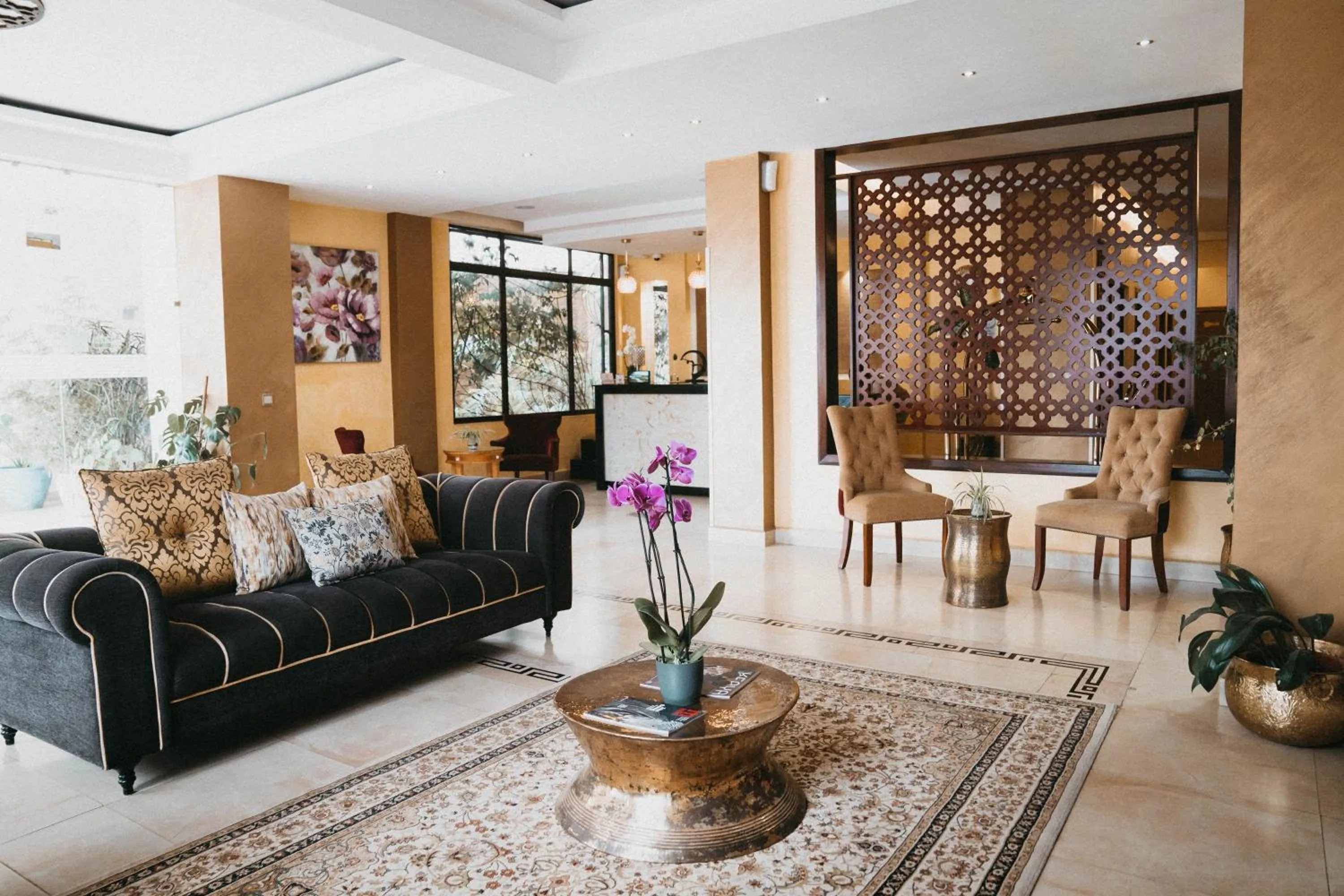 Lobby or reception in Saab Royale Hotel