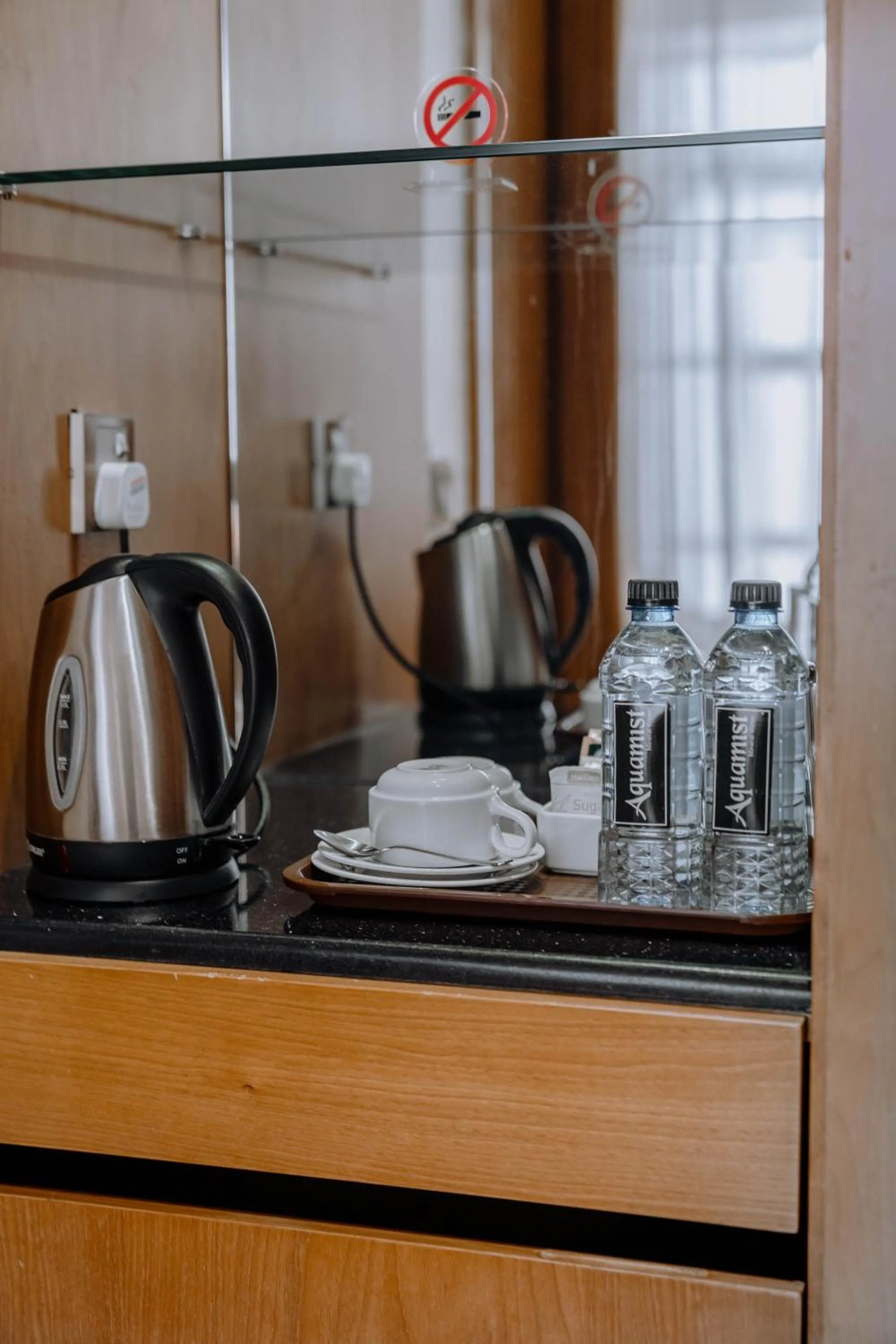 Coffee/tea facilities in Saab Royale Hotel