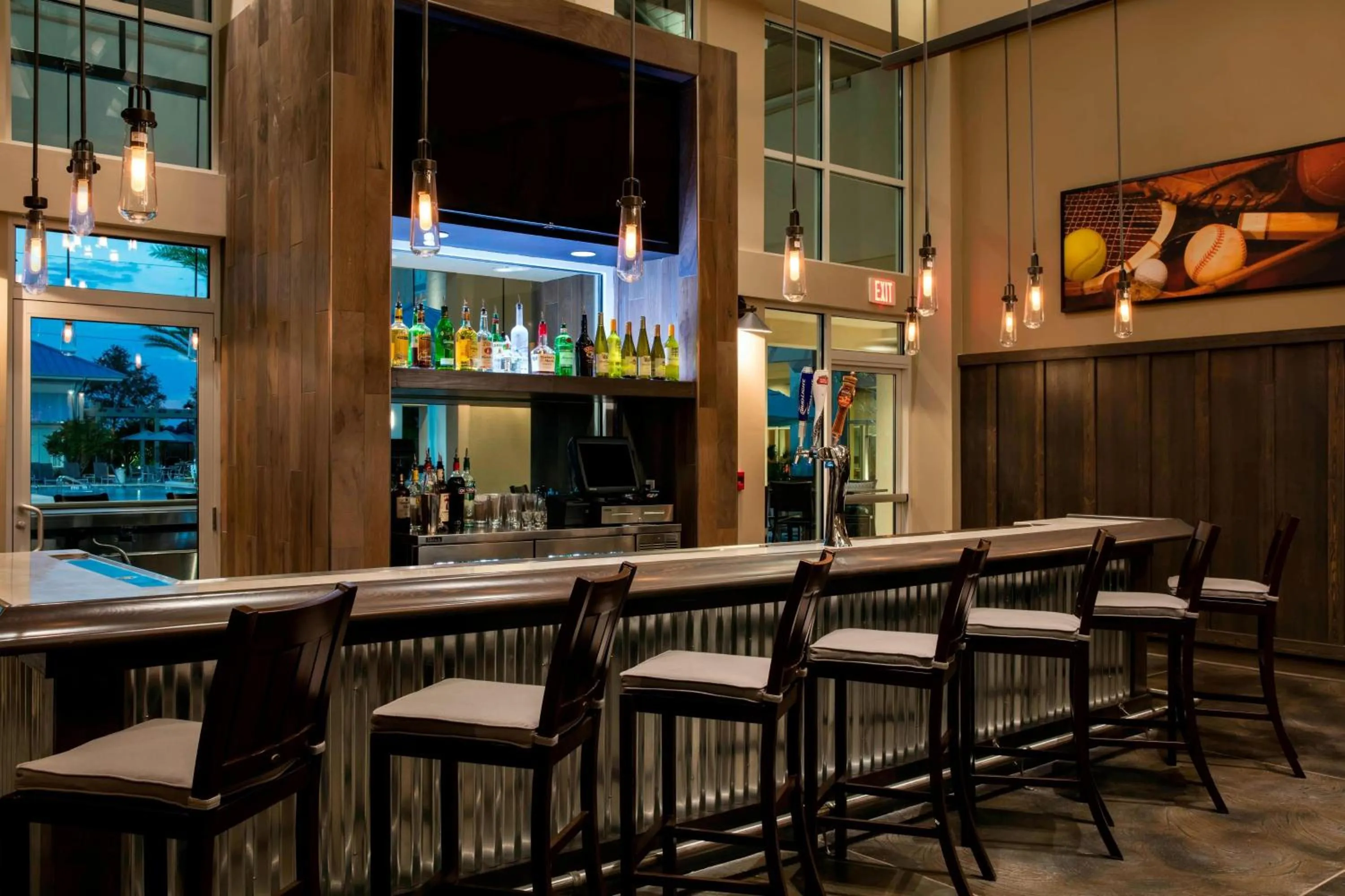 Lounge or bar in SpringHill Suites by Marriott Orlando at FLAMINGO CROSSINGS Town Center-Western Entrance