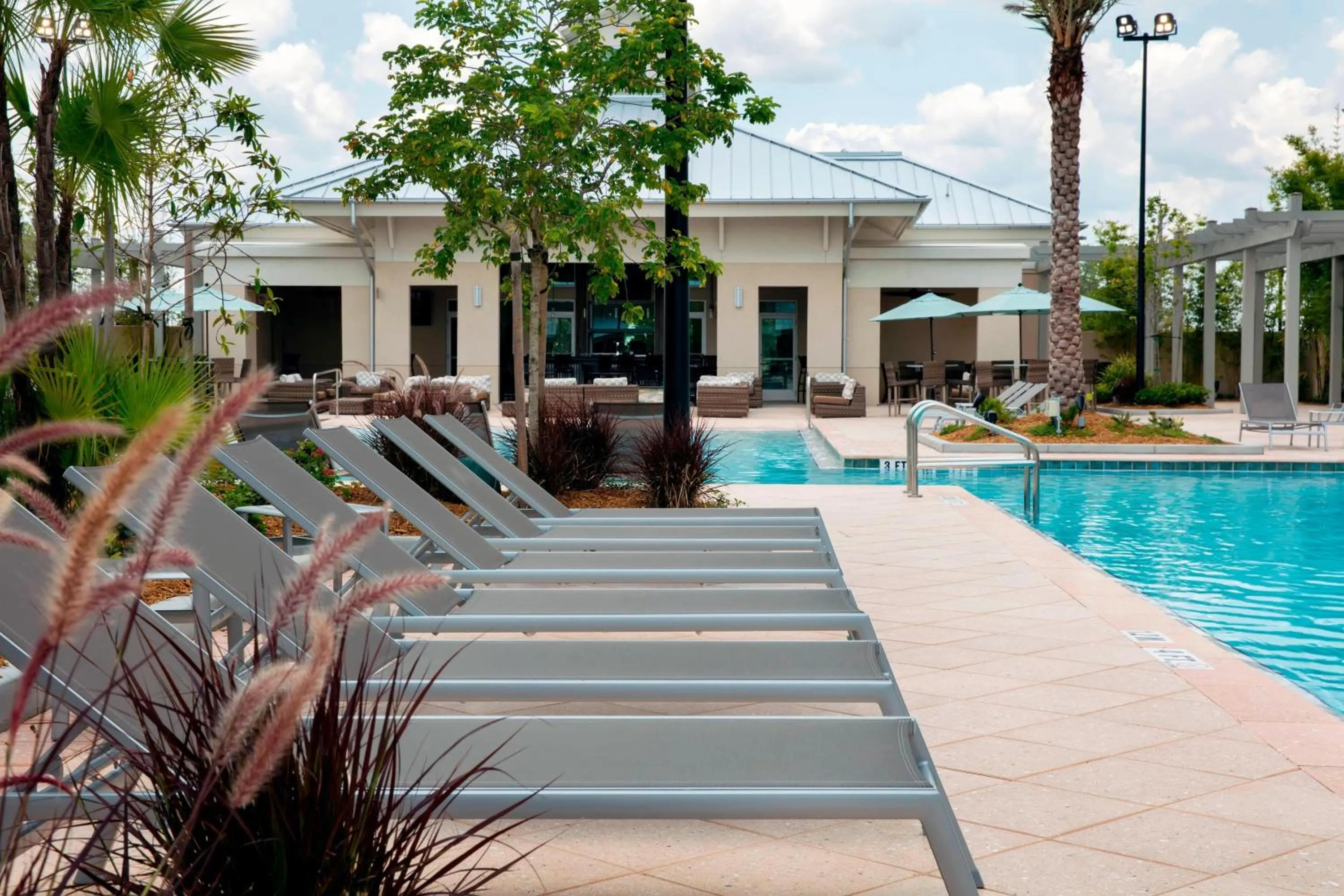 Swimming pool in SpringHill Suites by Marriott Orlando at FLAMINGO CROSSINGS Town Center-Western Entrance