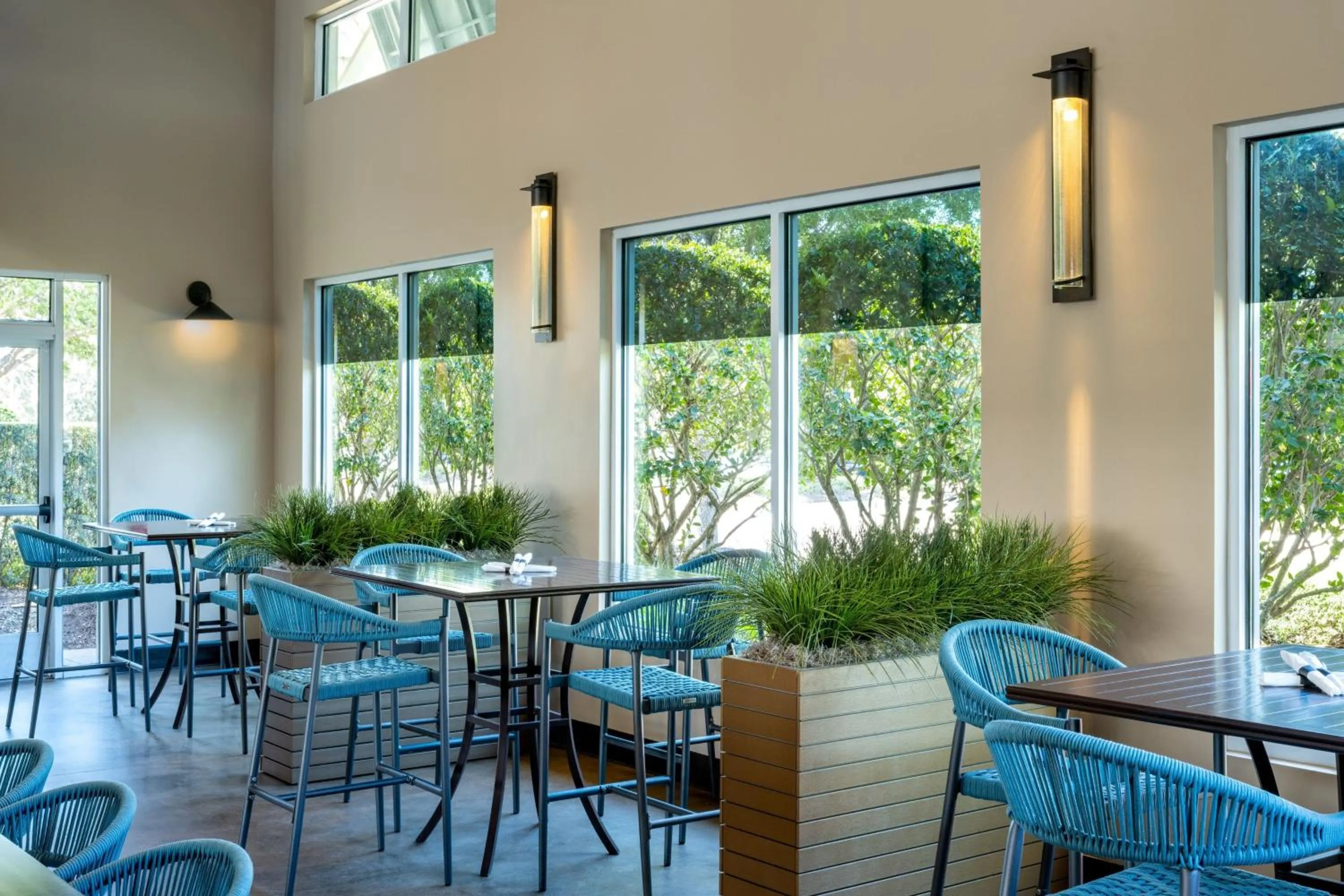 Restaurant/places to eat in SpringHill Suites by Marriott Orlando at FLAMINGO CROSSINGS Town Center-Western Entrance