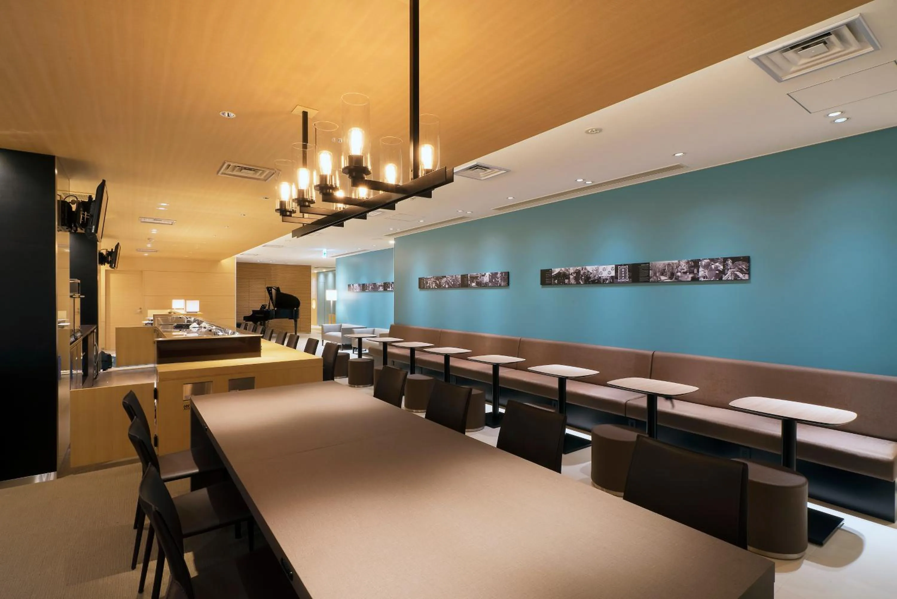 Communal lounge/ TV room in First Cabin Shinbashi Atagoyama