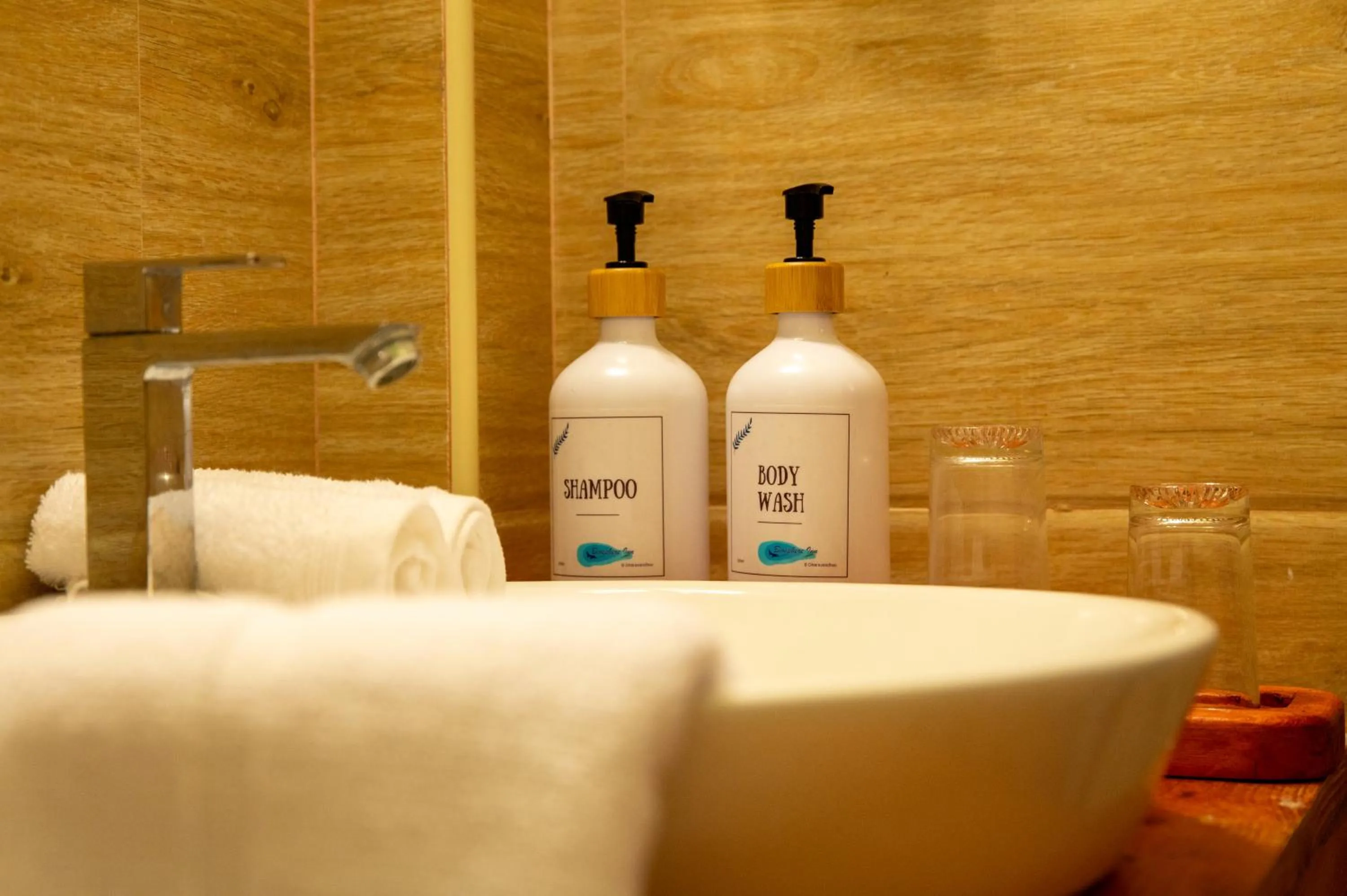 Bathroom, Bed in Biosphere Inn