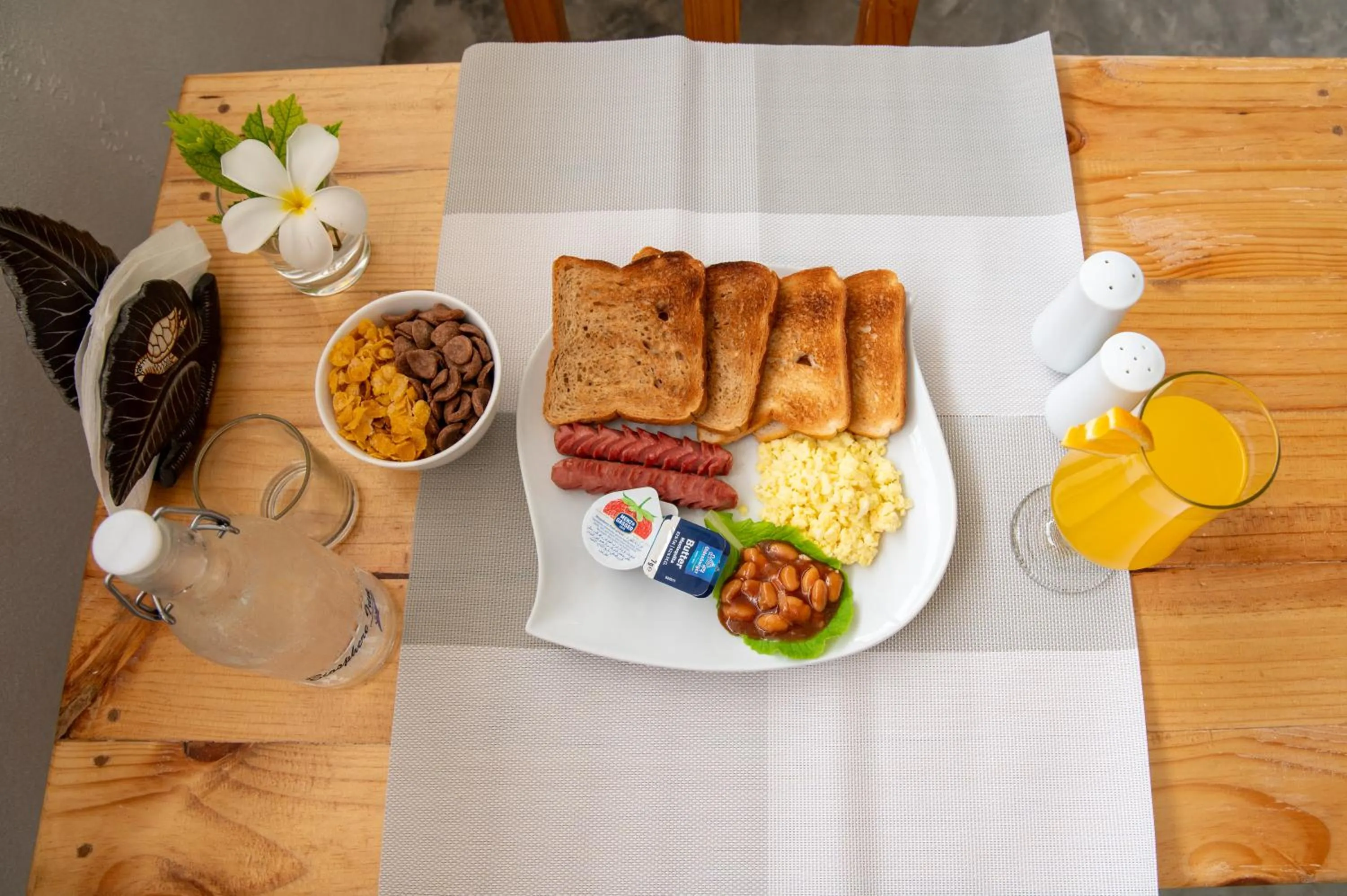 Continental breakfast in Biosphere Inn