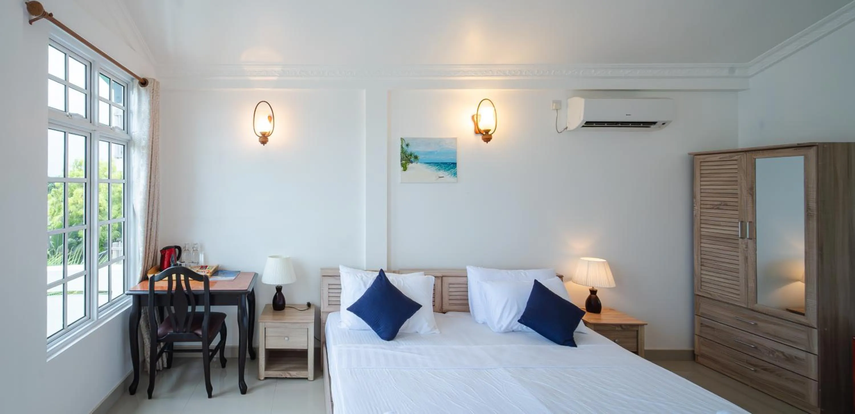 Bed in Biosphere Inn