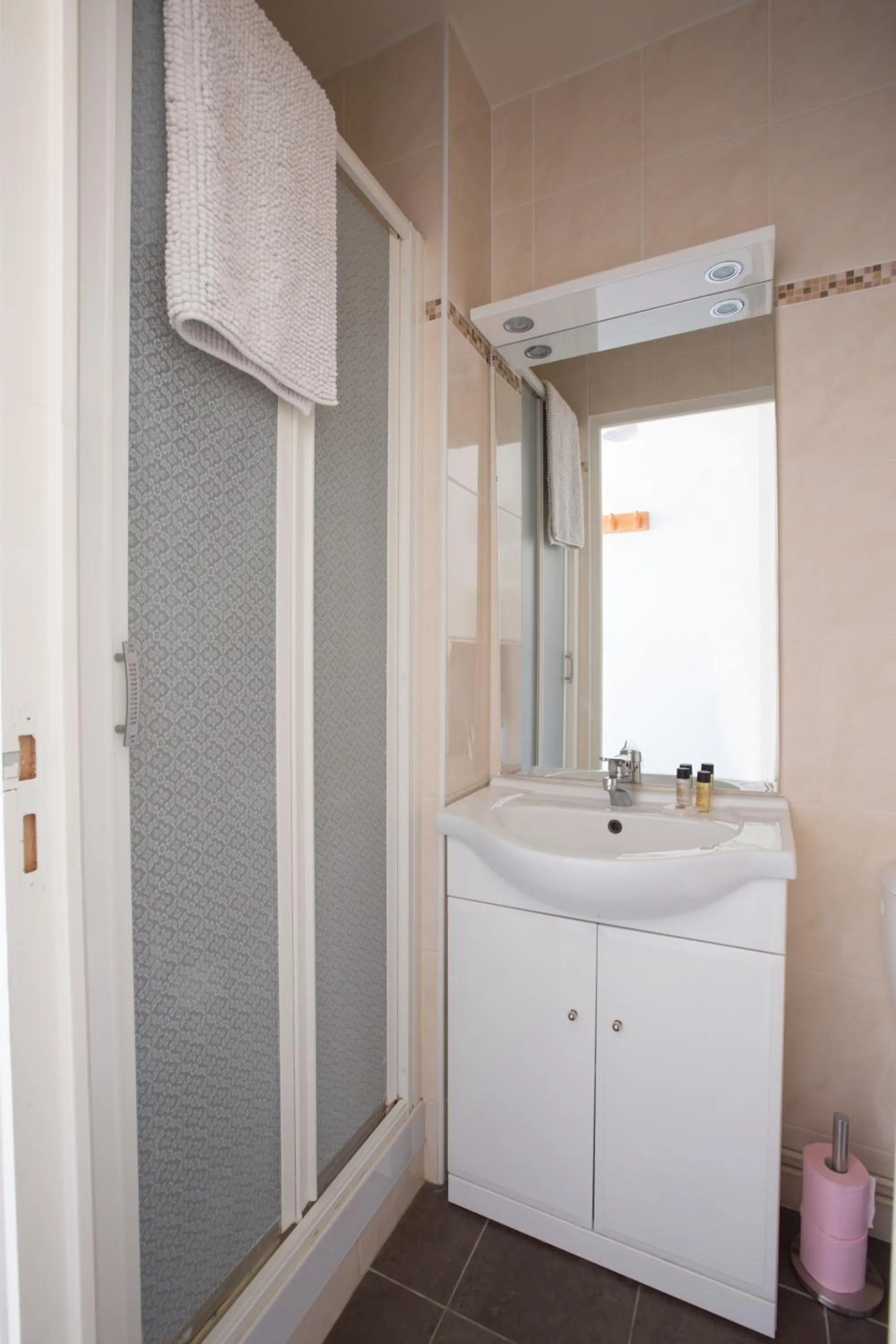 Shower in Apart By Jo