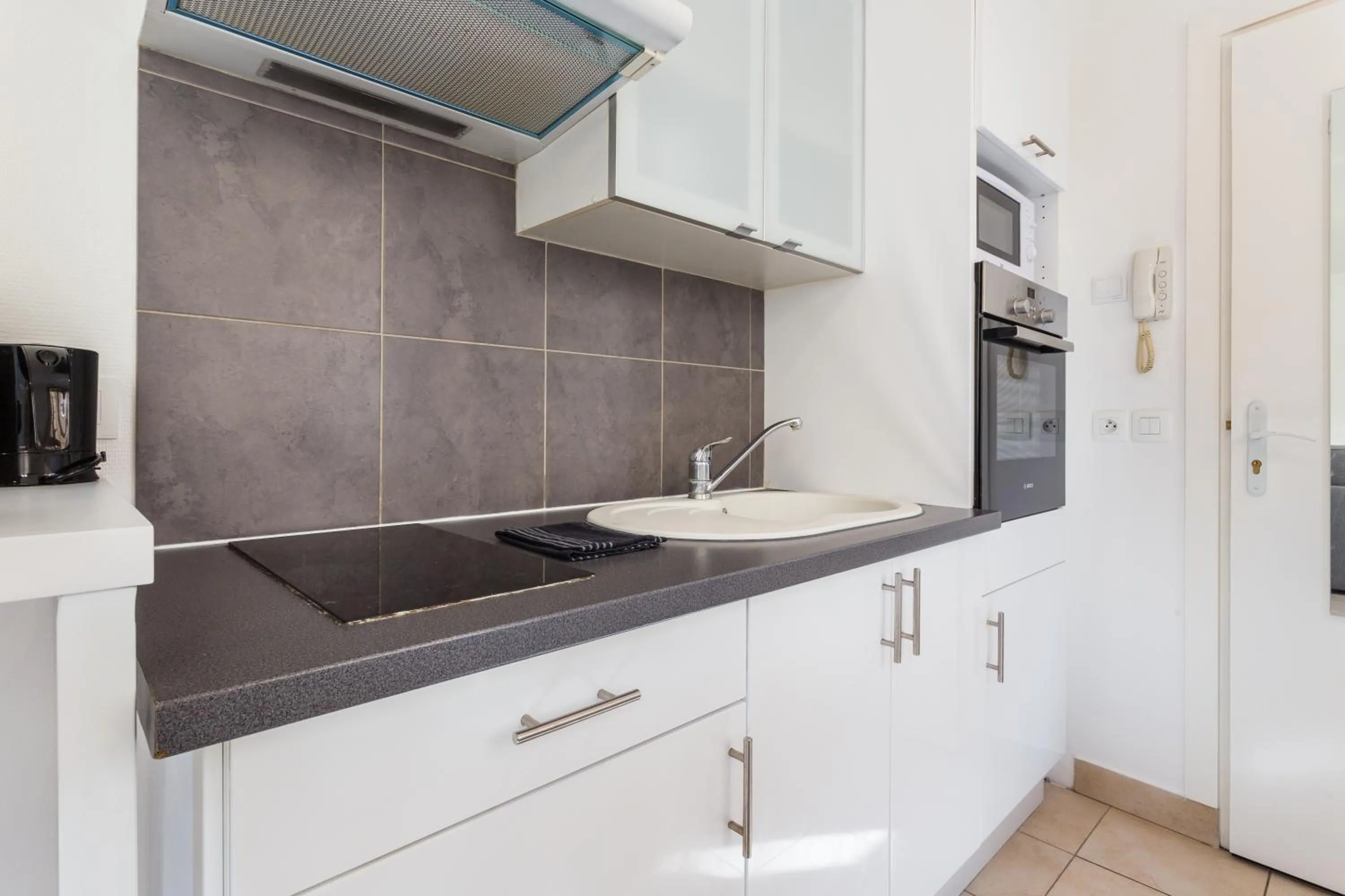 Coffee/tea facilities in Apart By Jo