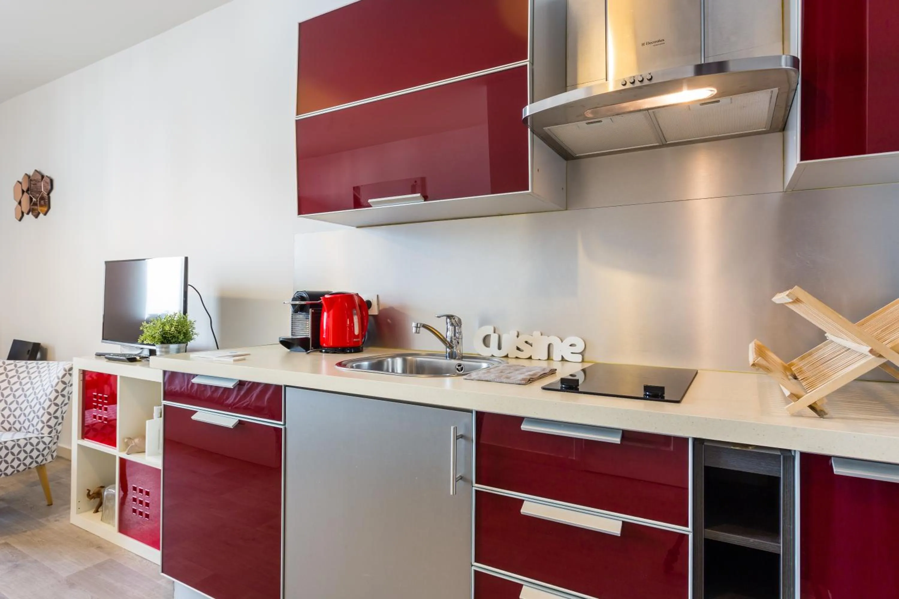 TV and multimedia in Apart By Jo