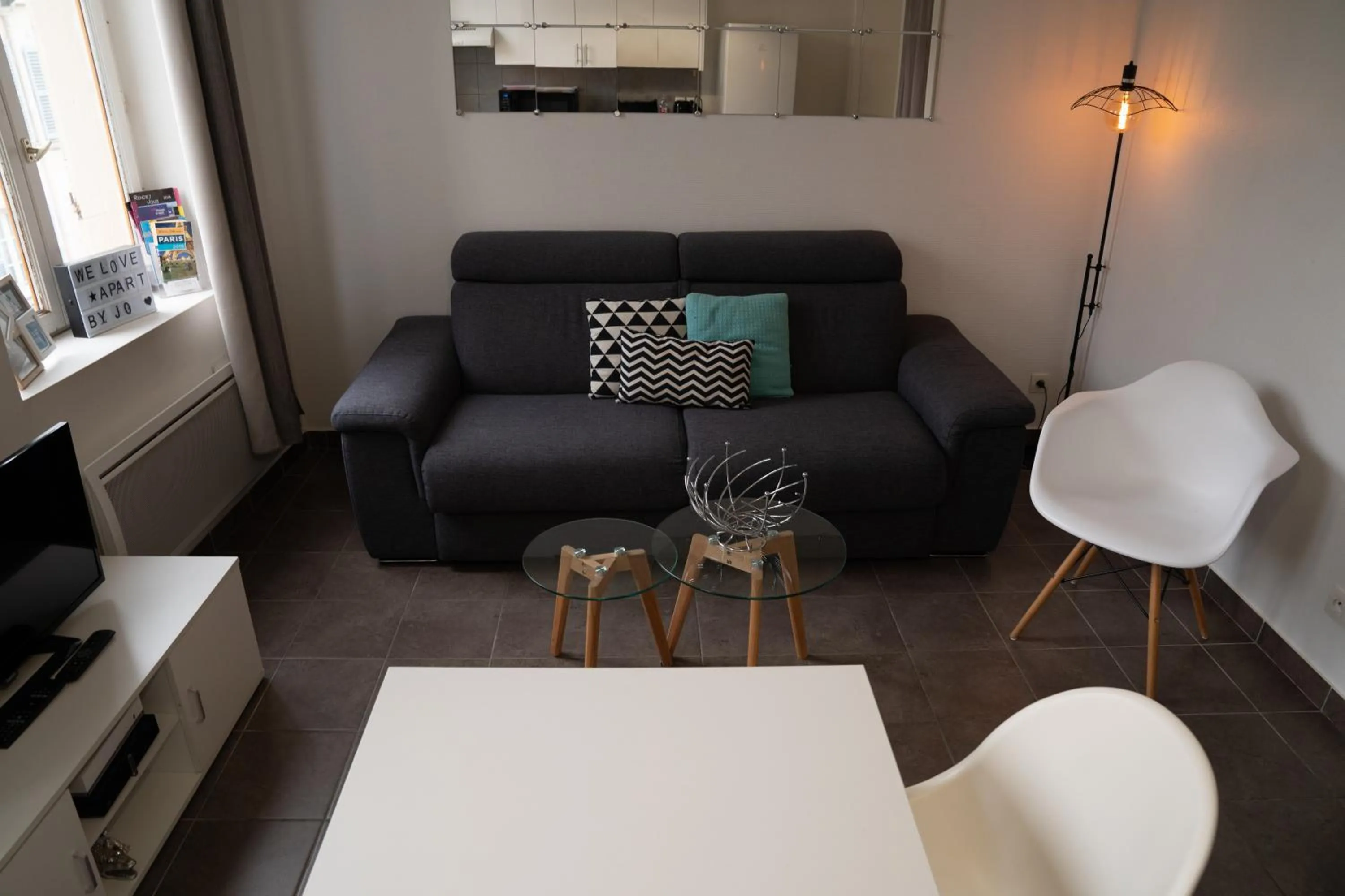 TV and multimedia in Apart By Jo