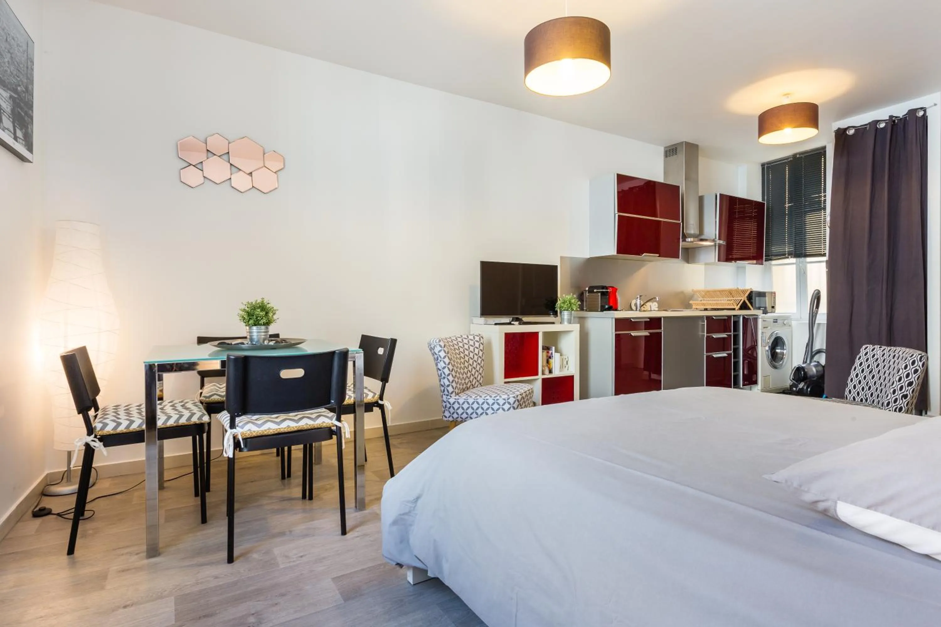 TV and multimedia in Apart By Jo