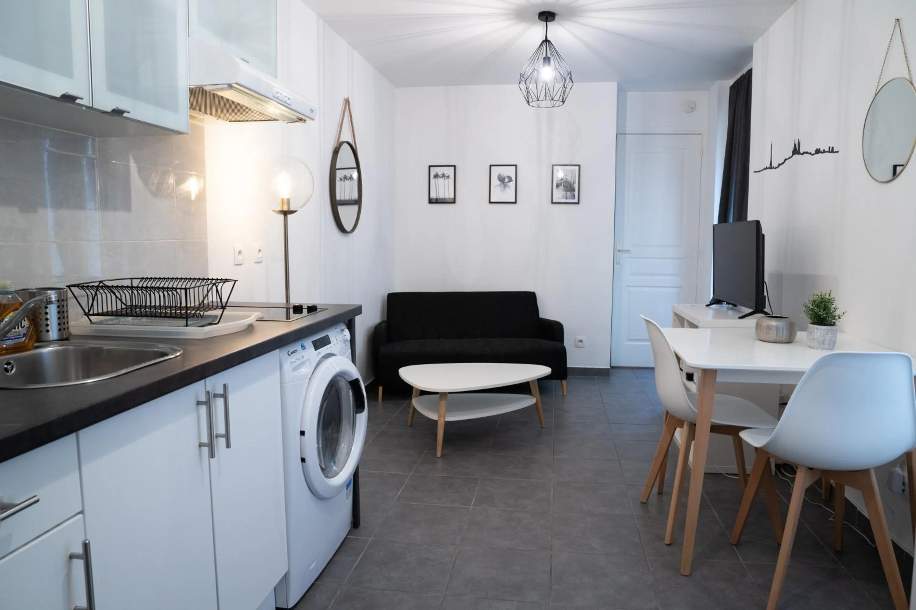 Kitchen or kitchenette in Apart By Jo