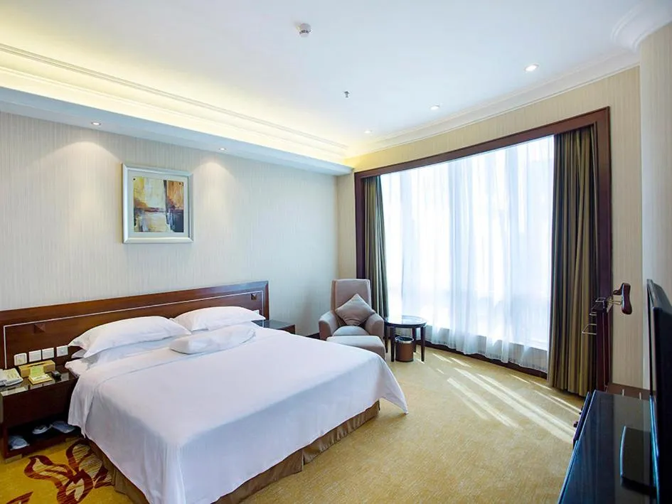 Bed in Vienna International Hotel Shenzhen Hua'nan City
