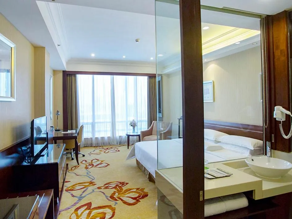 Bed in Vienna International Hotel Shenzhen Hua'nan City