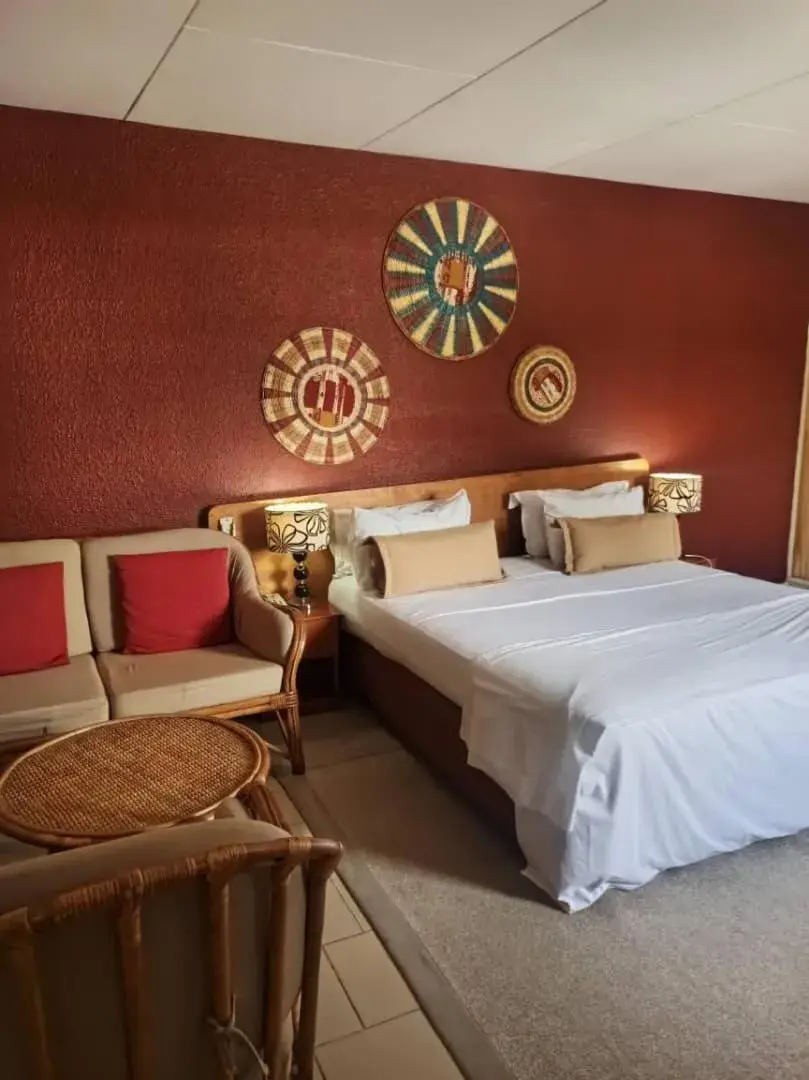 Deluxe Queen Room in Hotel Le Marly Deluxe Queen Room in Hotel Le Marly