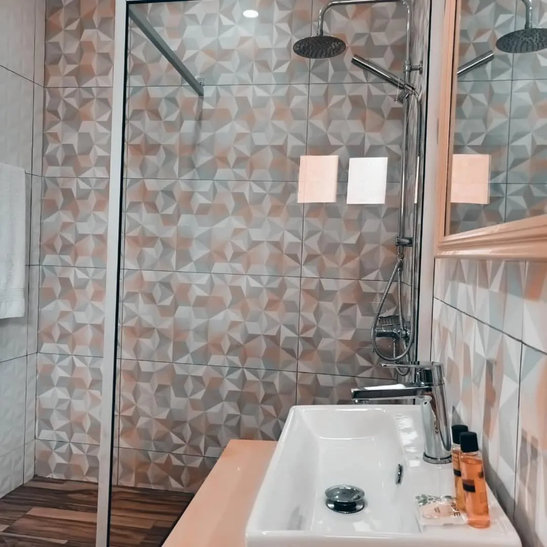 Shower in Hotel Le Marly