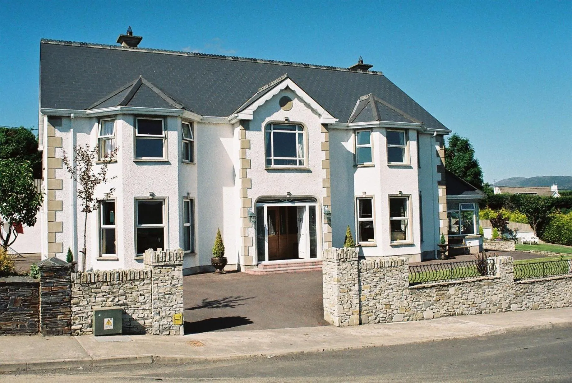 Facade/entrance in Caldra B&B