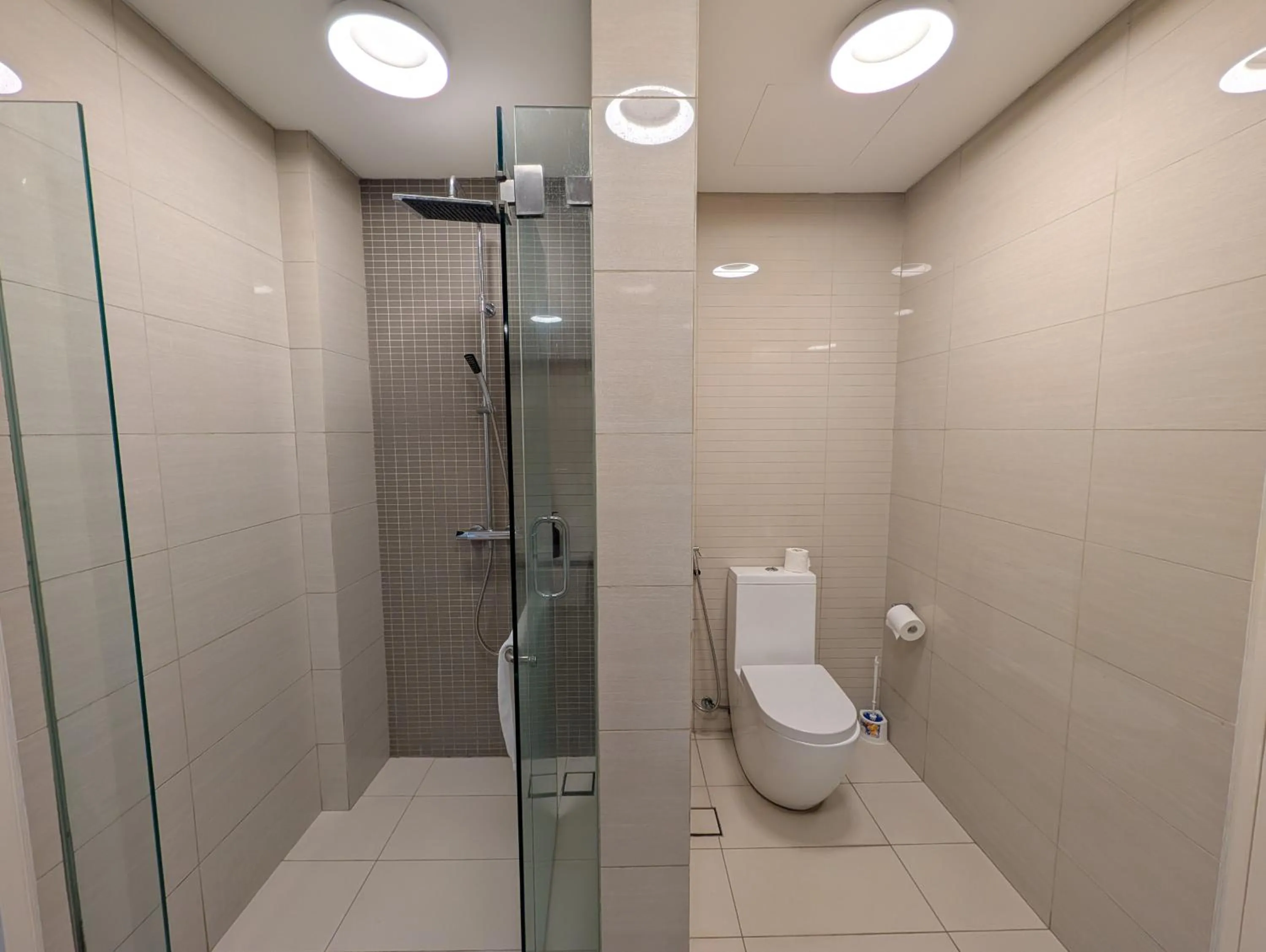 Bathroom in Leo Guesthouse at Anggun Residence Suite