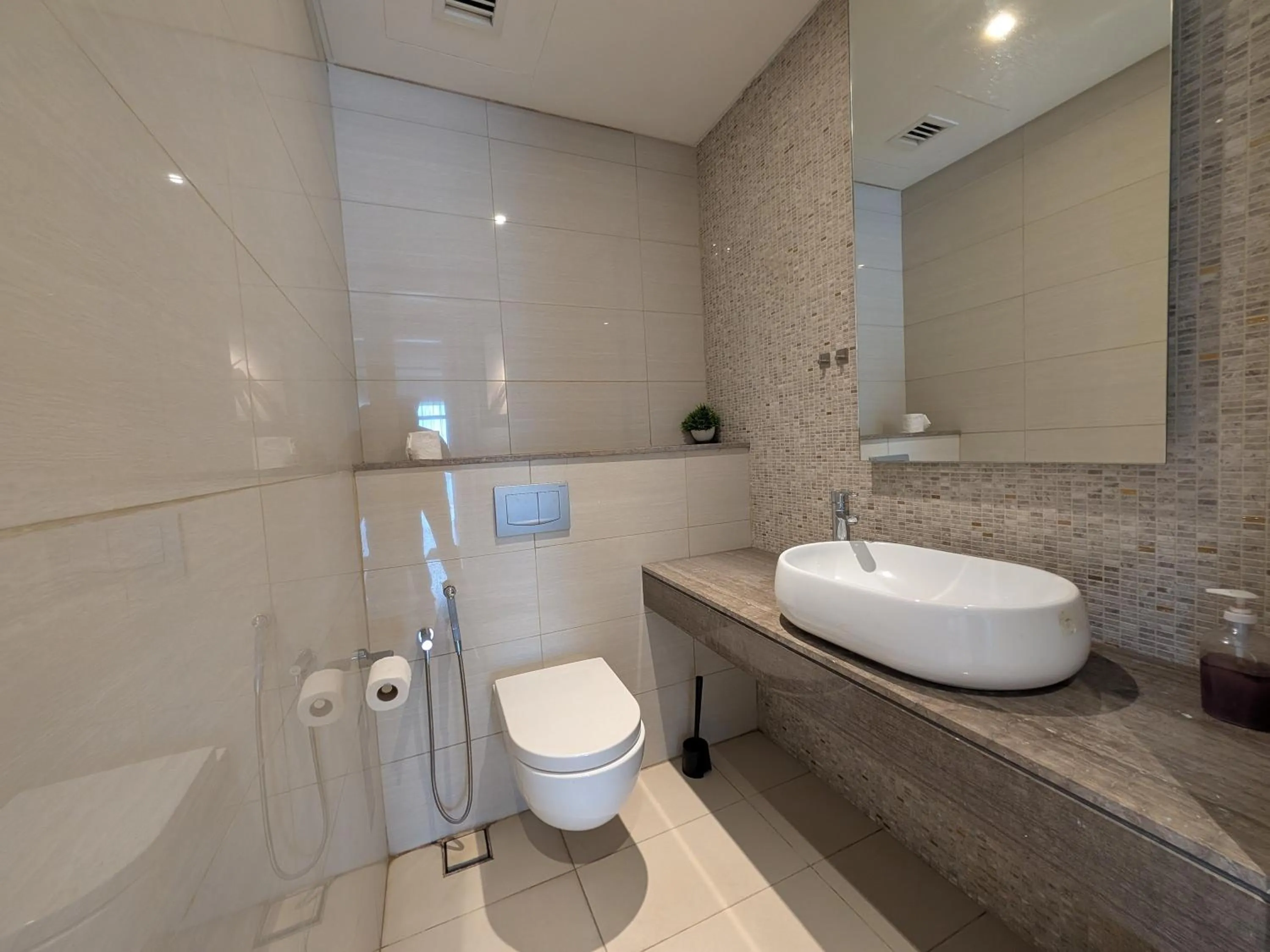 Bathroom in Leo Guesthouse at Anggun Residence Suite