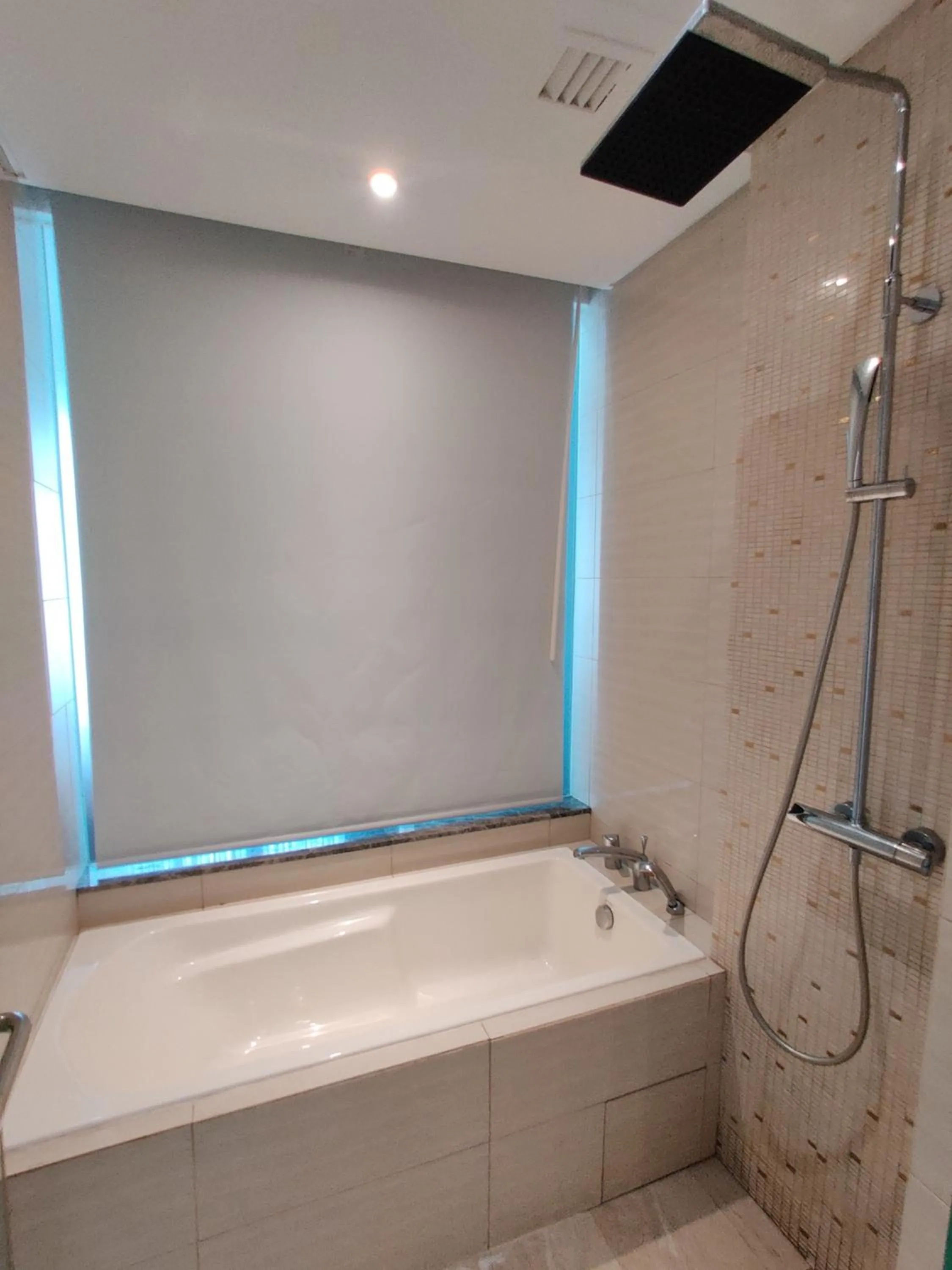 Bathroom in Leo Guesthouse at Anggun Residence Suite