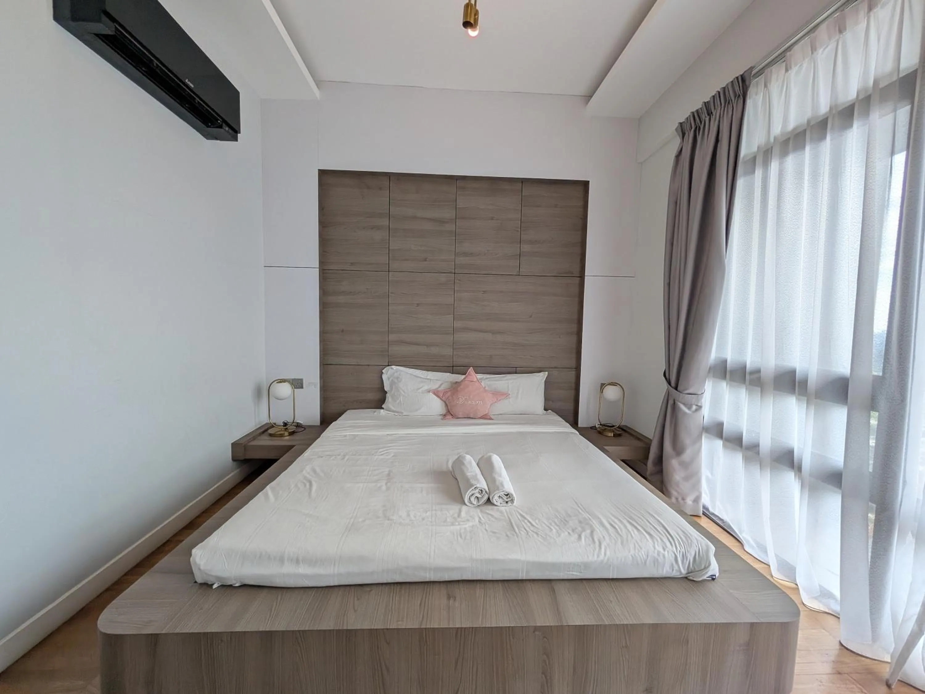 Bed in Leo Guesthouse at Anggun Residence Suite