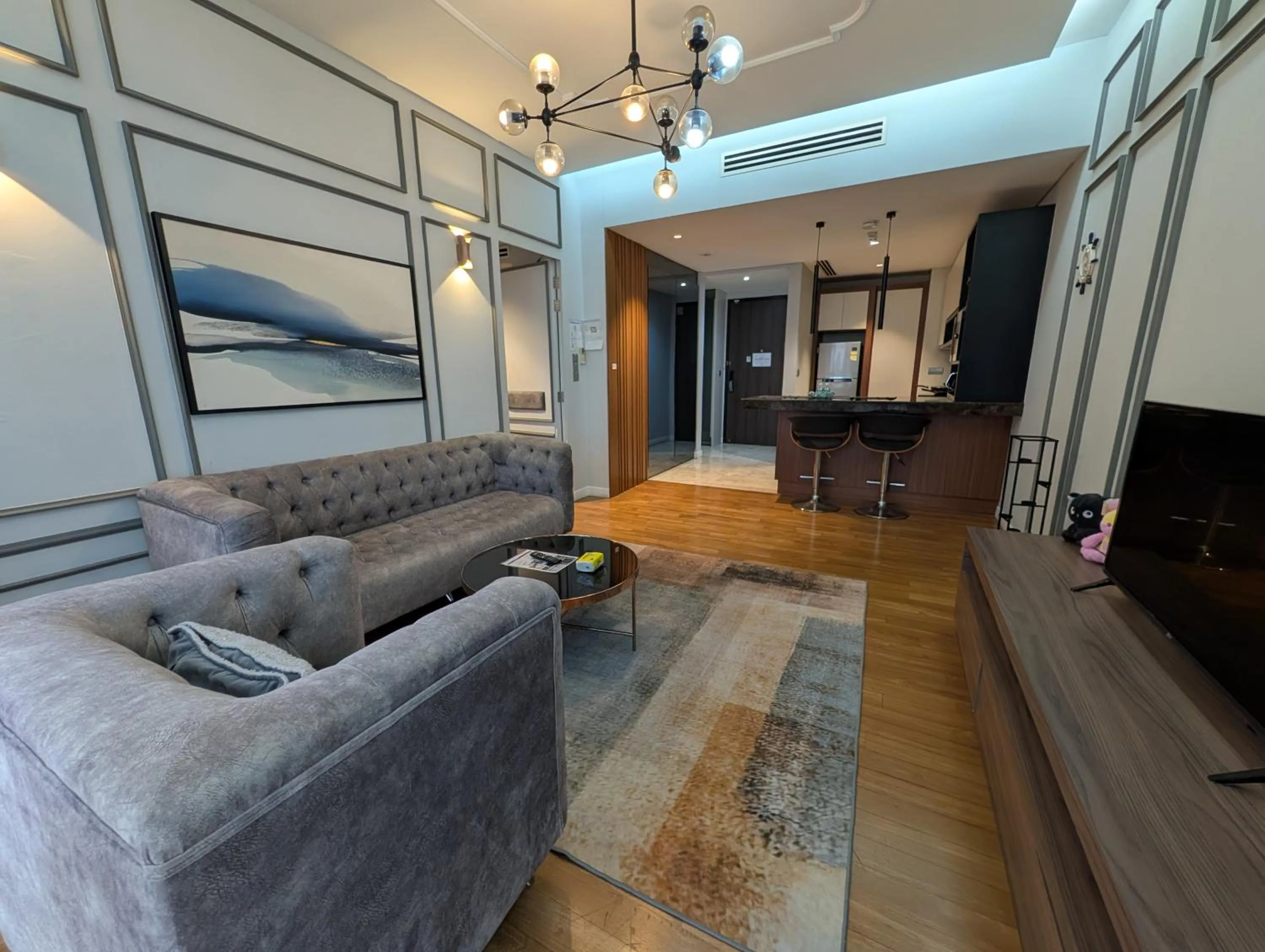 Seating area in Leo Guesthouse at Anggun Residence Suite