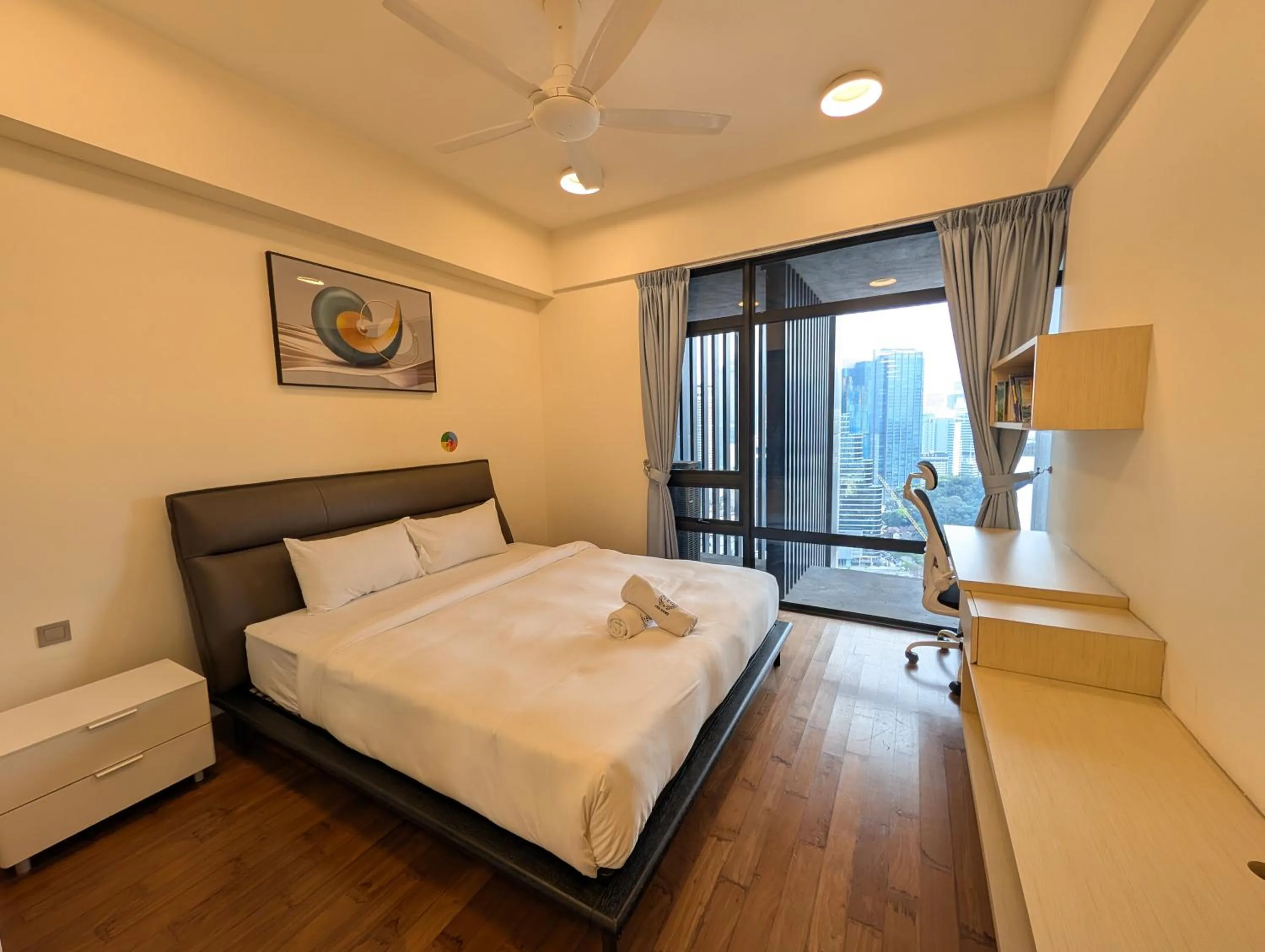 Bed in Leo Guesthouse at Anggun Residence Suite