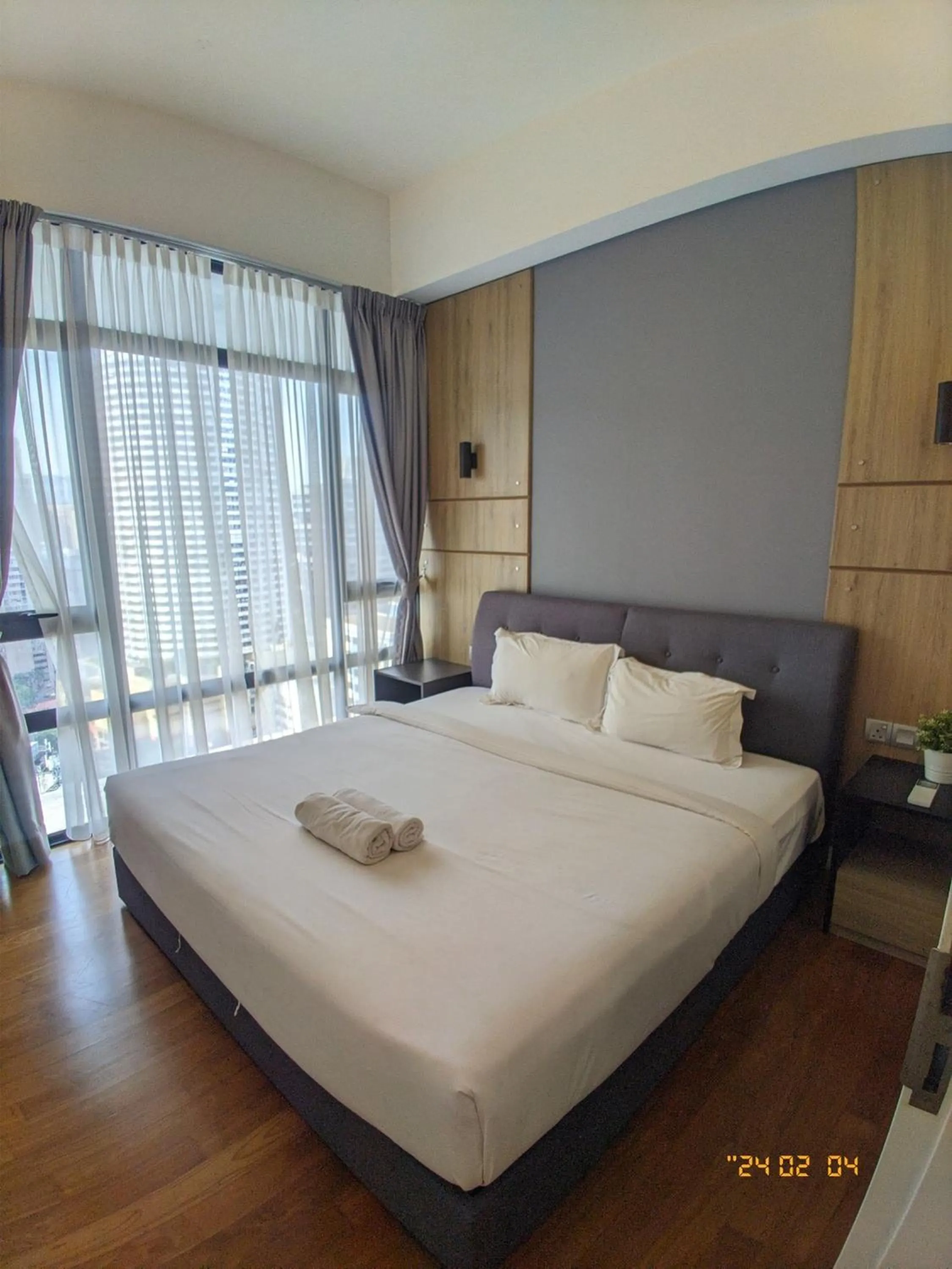 Bed in Leo Guesthouse at Anggun Residence Suite