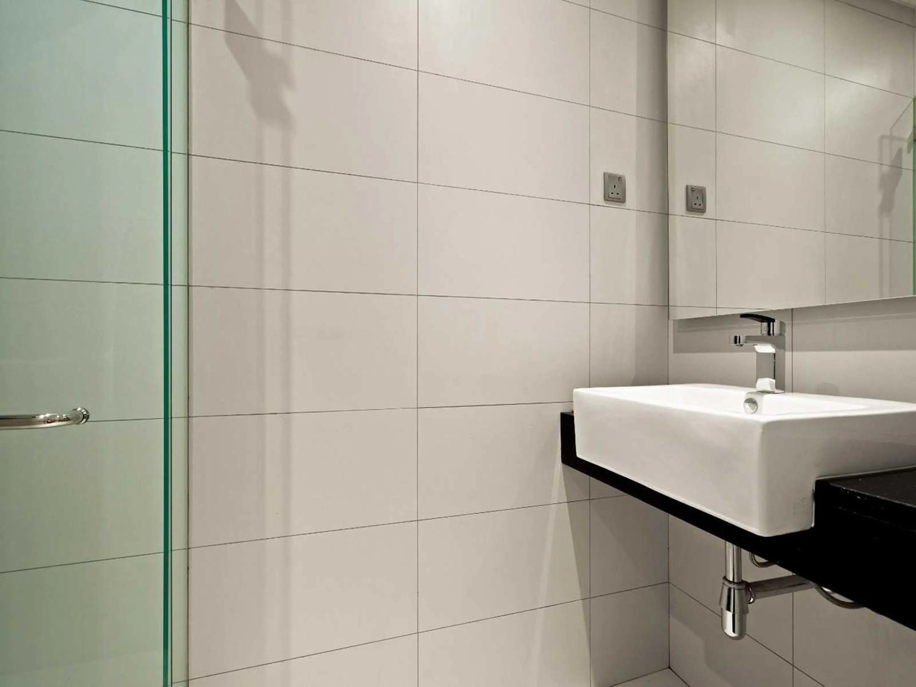 Bathroom in Leo Guesthouse at Anggun Residence Suite