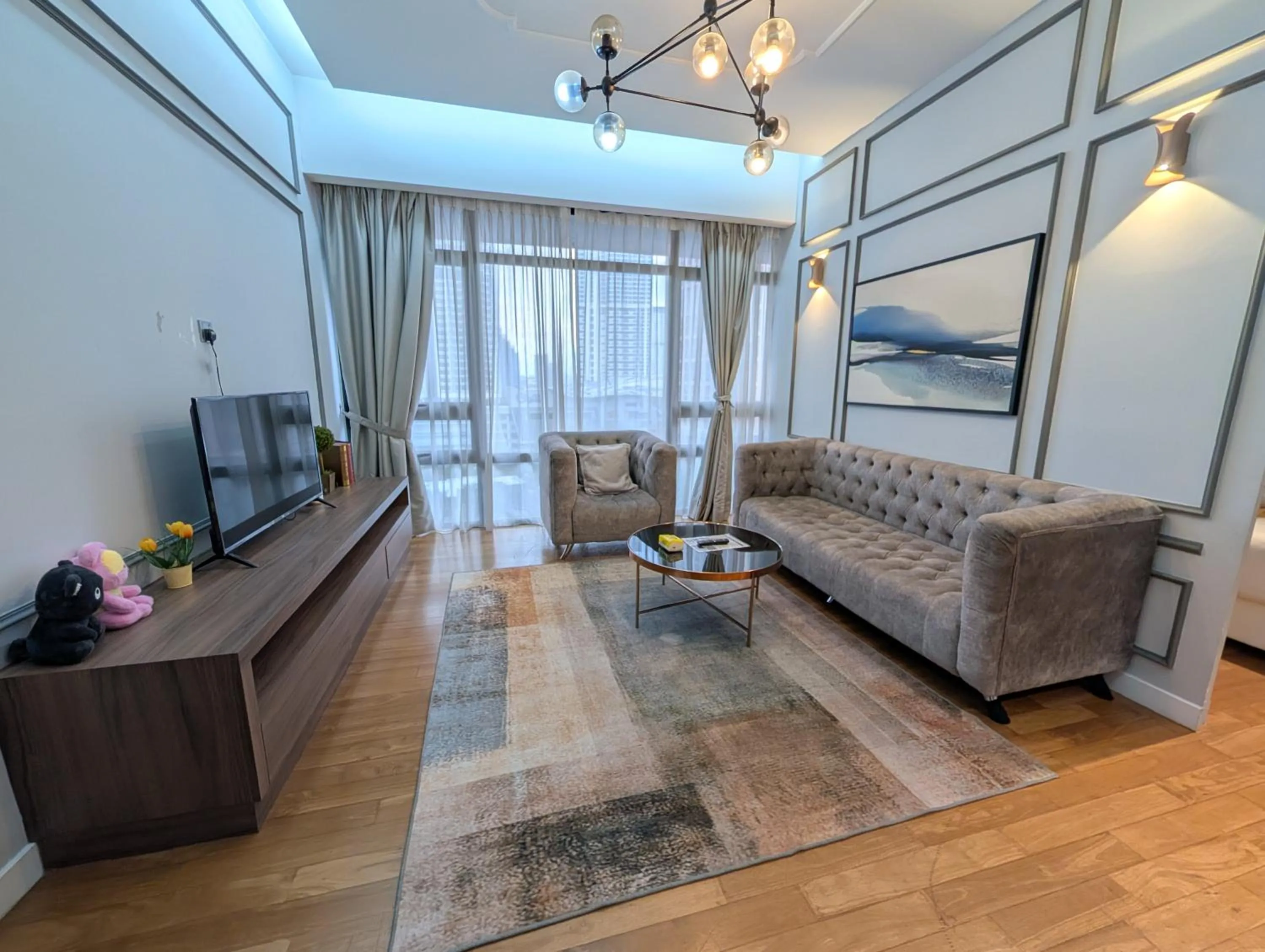 Seating area in Leo Guesthouse at Anggun Residence Suite