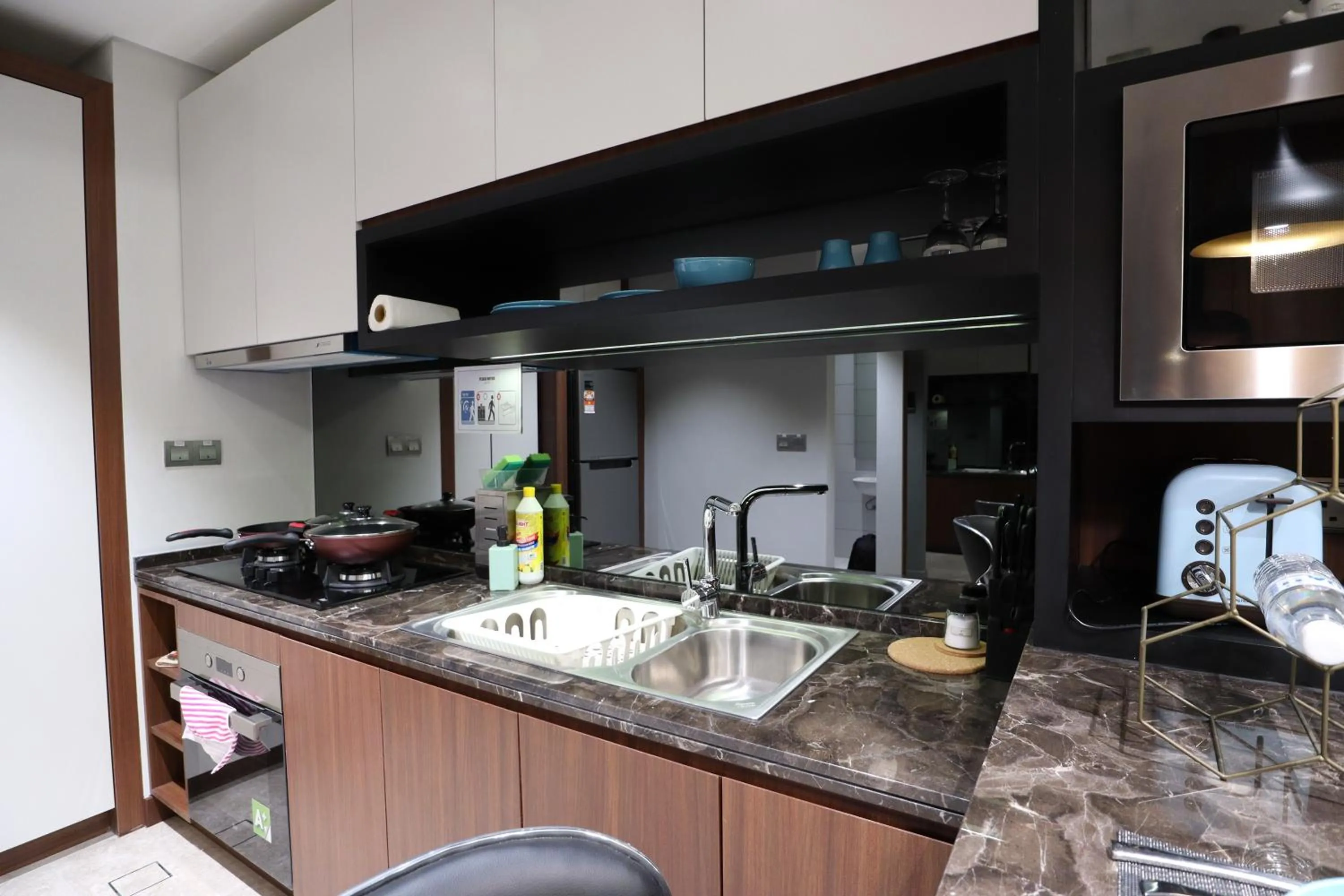 Kitchen or kitchenette in Leo Guesthouse at Anggun Residence Suite