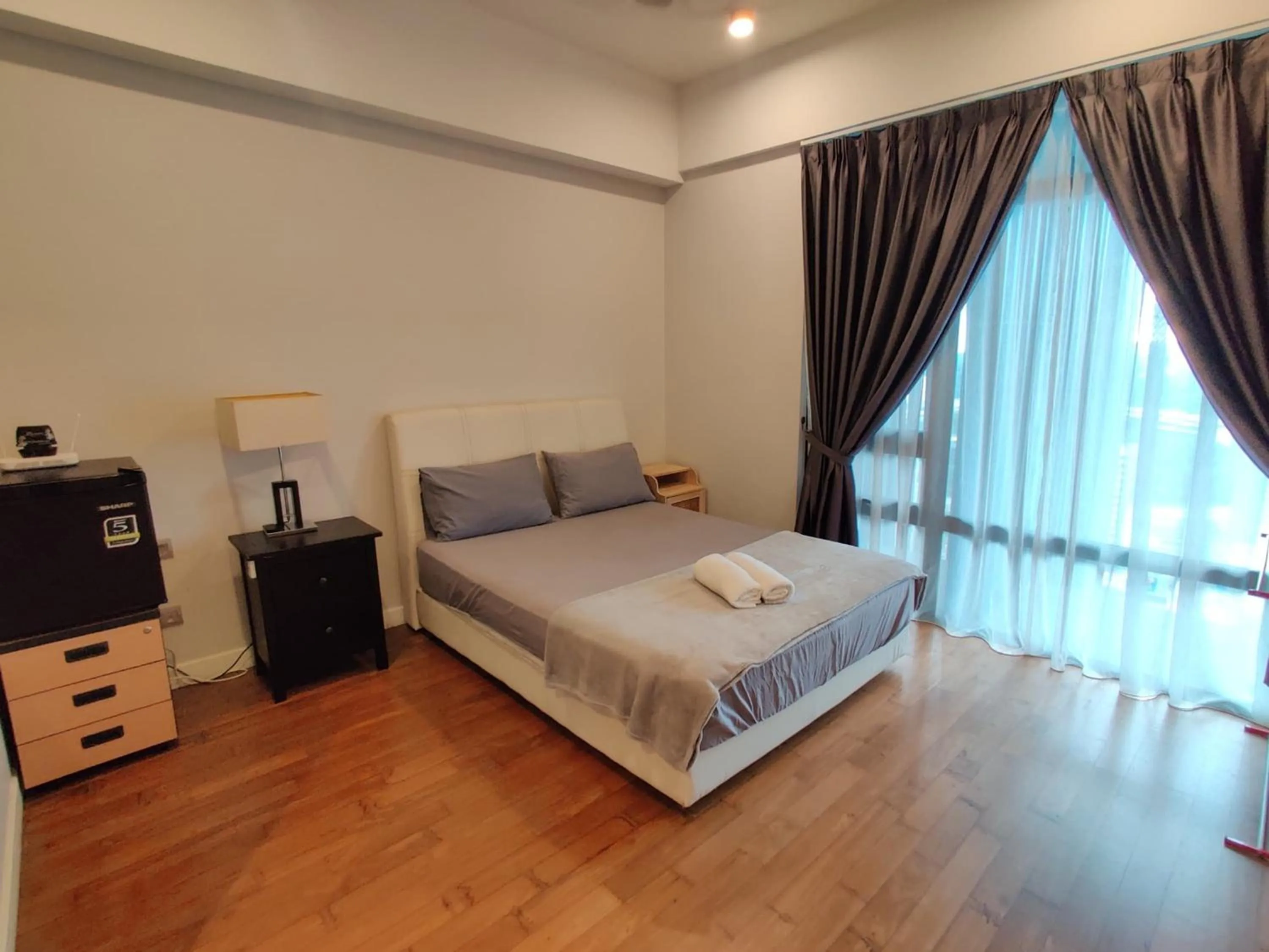 Bed in Leo Guesthouse at Anggun Residence Suite