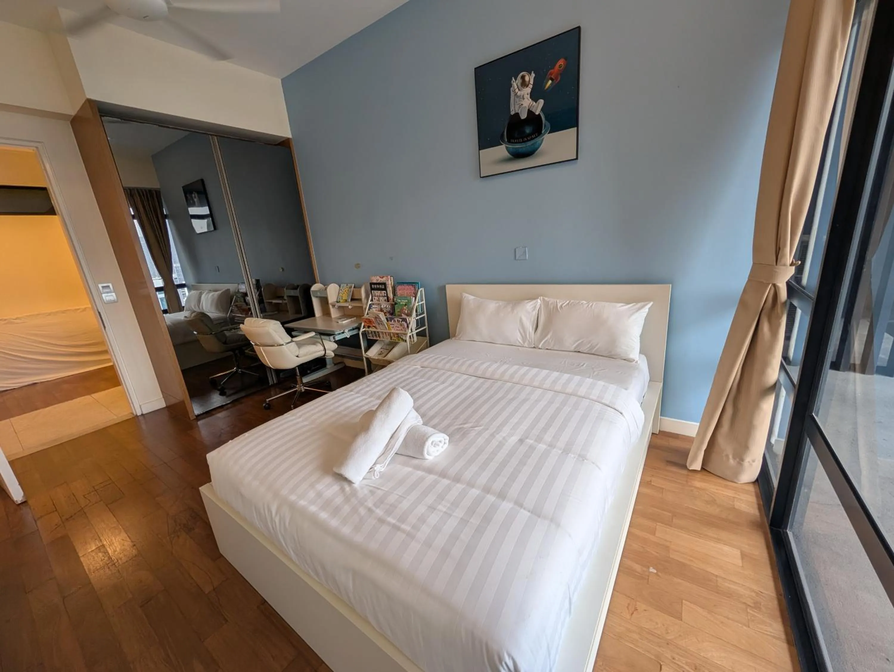 Bed in Leo Guesthouse at Anggun Residence Suite