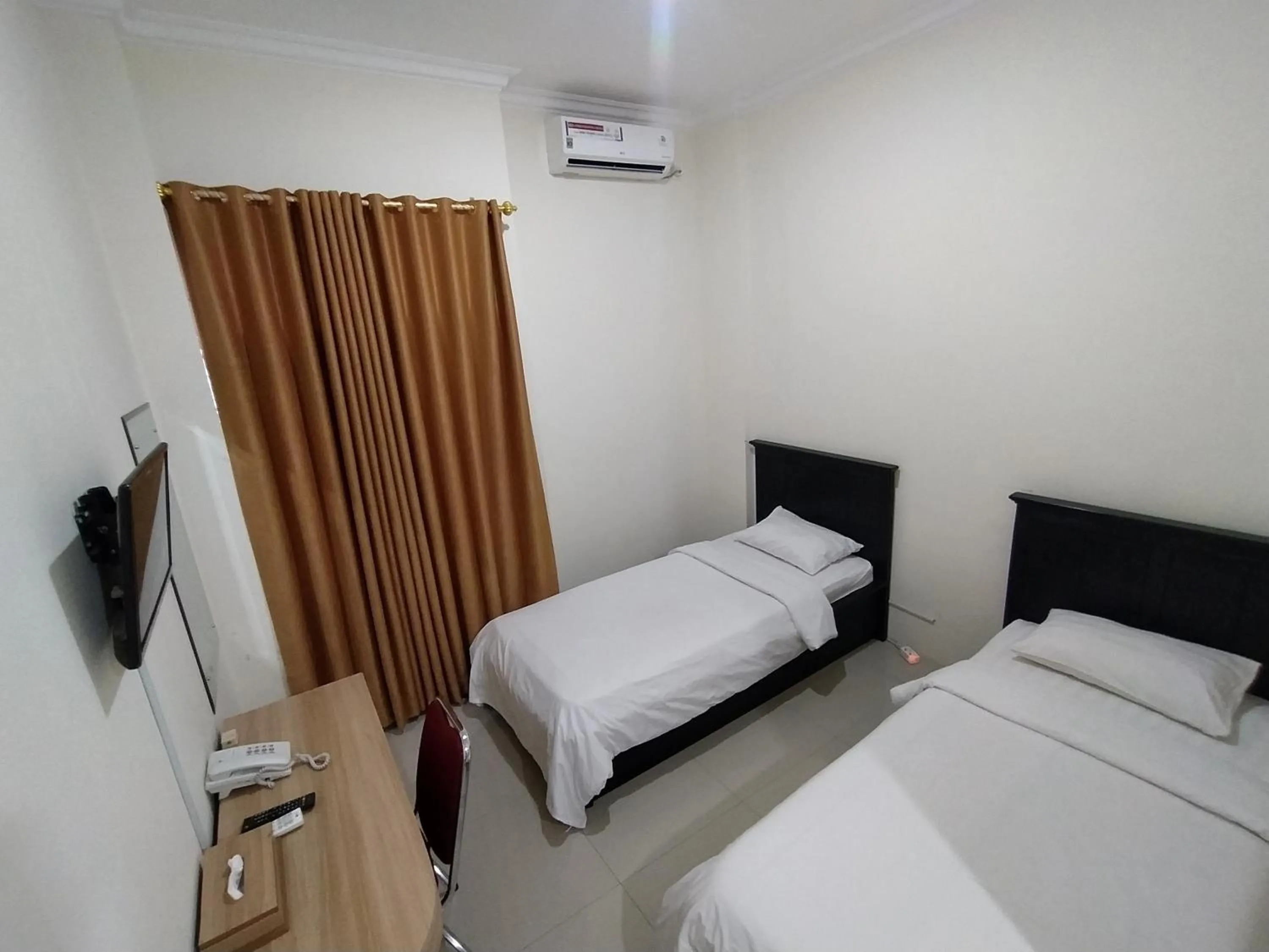 Bedroom, Bed in Hotel Prasasti Pacitan