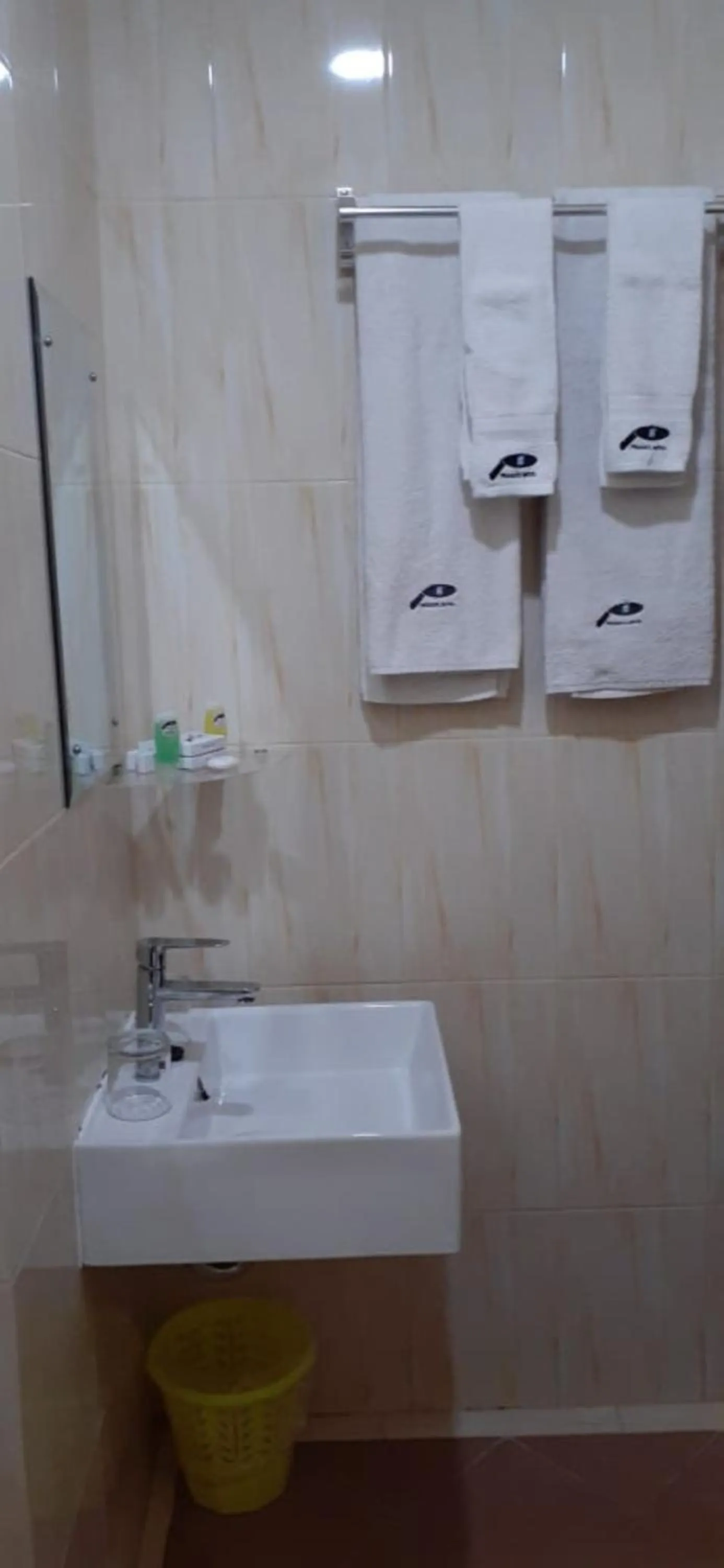 Bathroom in Hotel Prasasti Pacitan