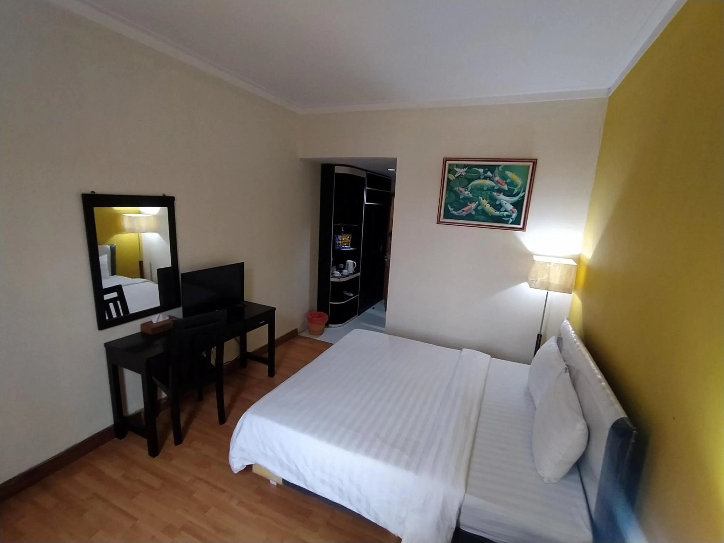 Bedroom, Bed in Hotel Prasasti Pacitan