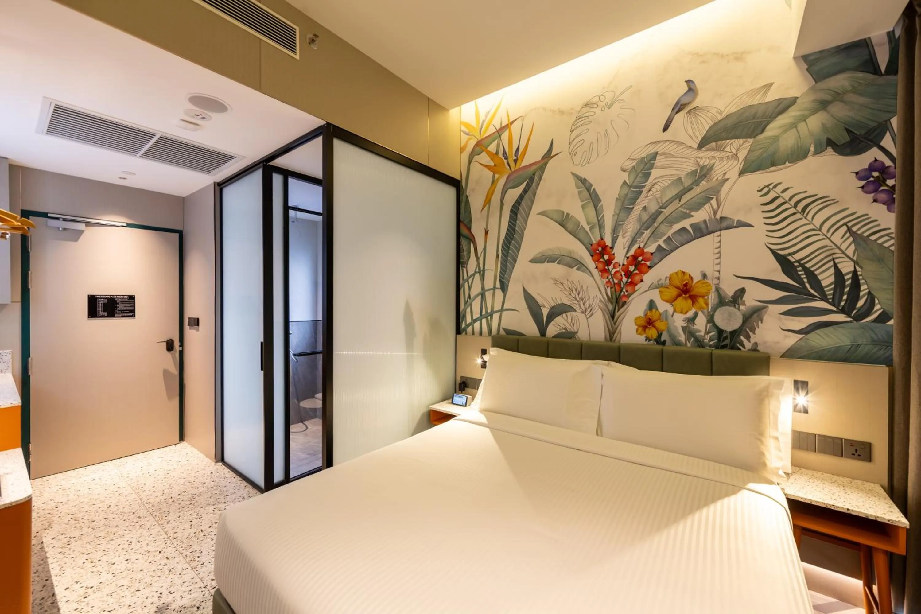 Photo of the whole room, Bed in Hotel Waterloo Singapore - Handwritten Collection