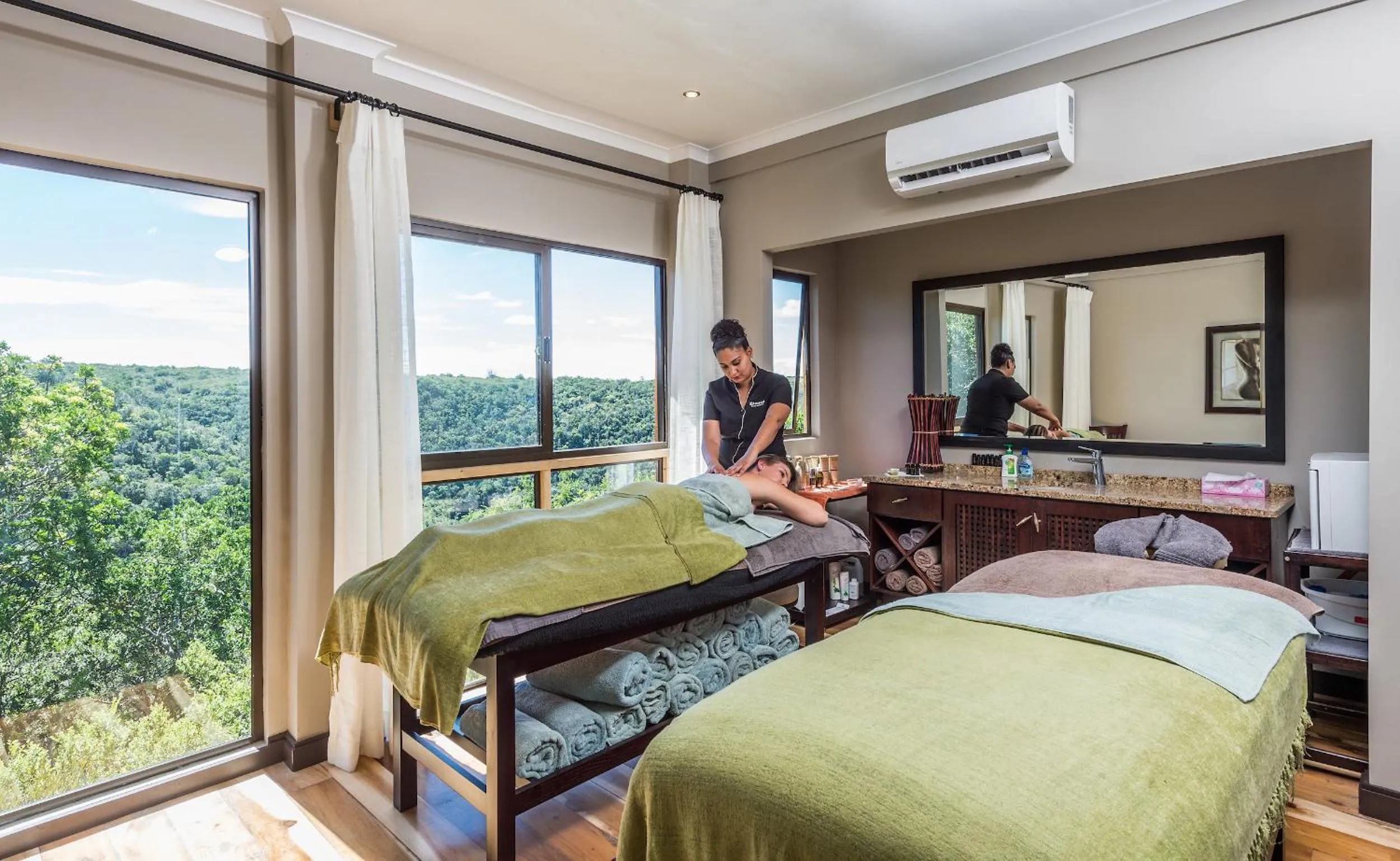 Spa and wellness centre/facilities, Bed in Kariega Game Reserve Main Lodge
