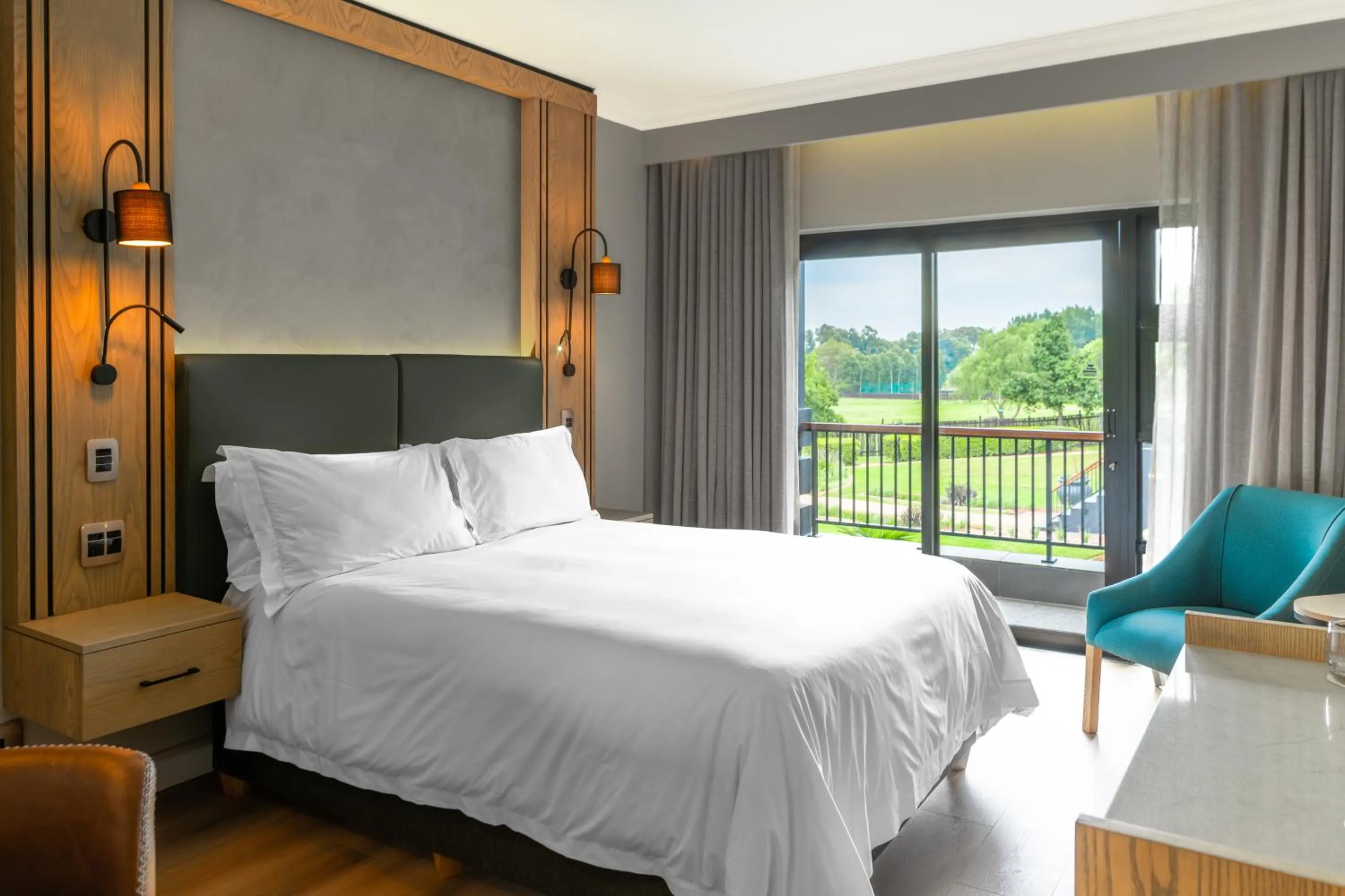 Bedroom, Bed in Emerald Resort & Casino