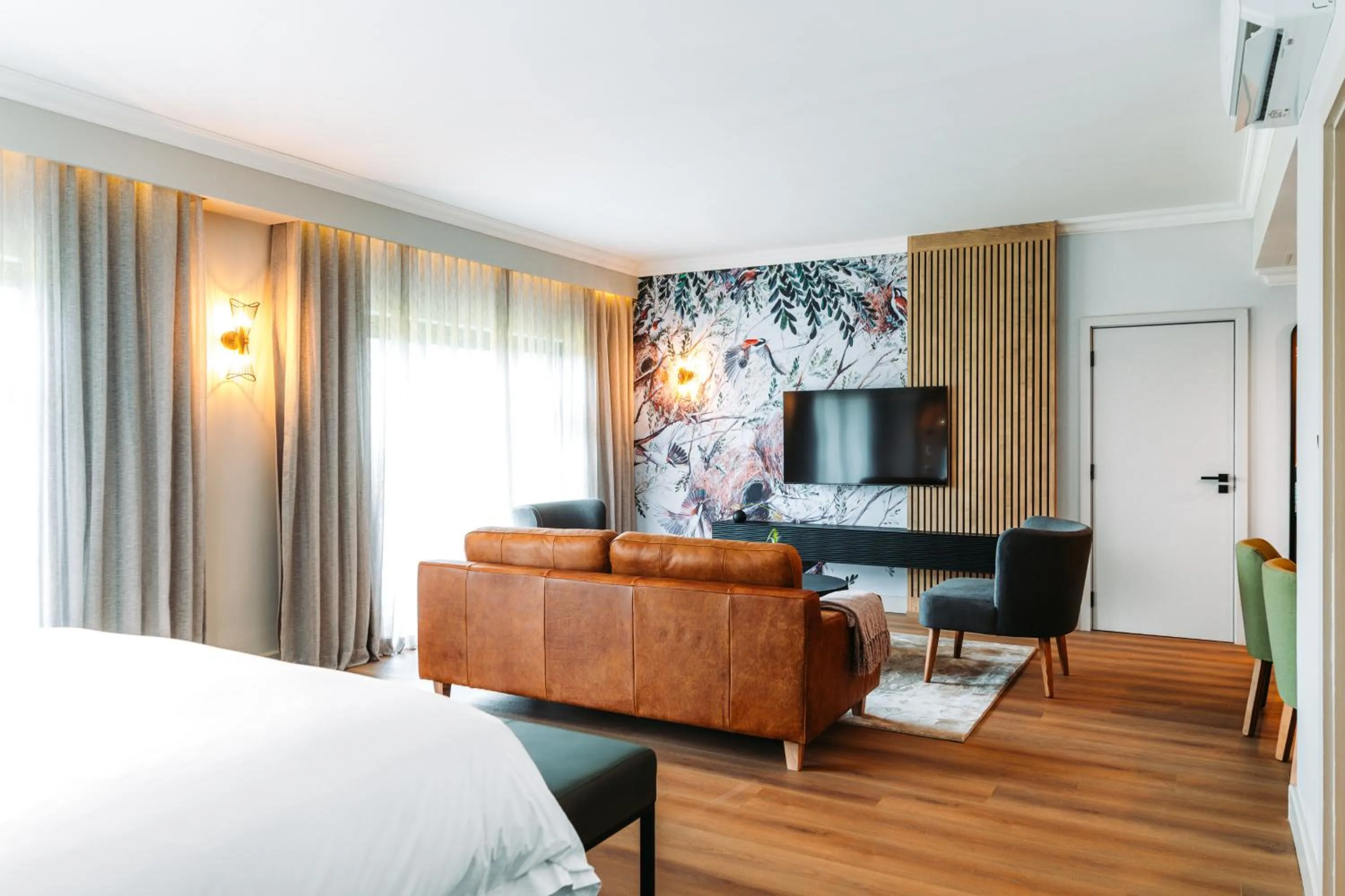 TV and multimedia, Bed in Emerald Resort & Casino