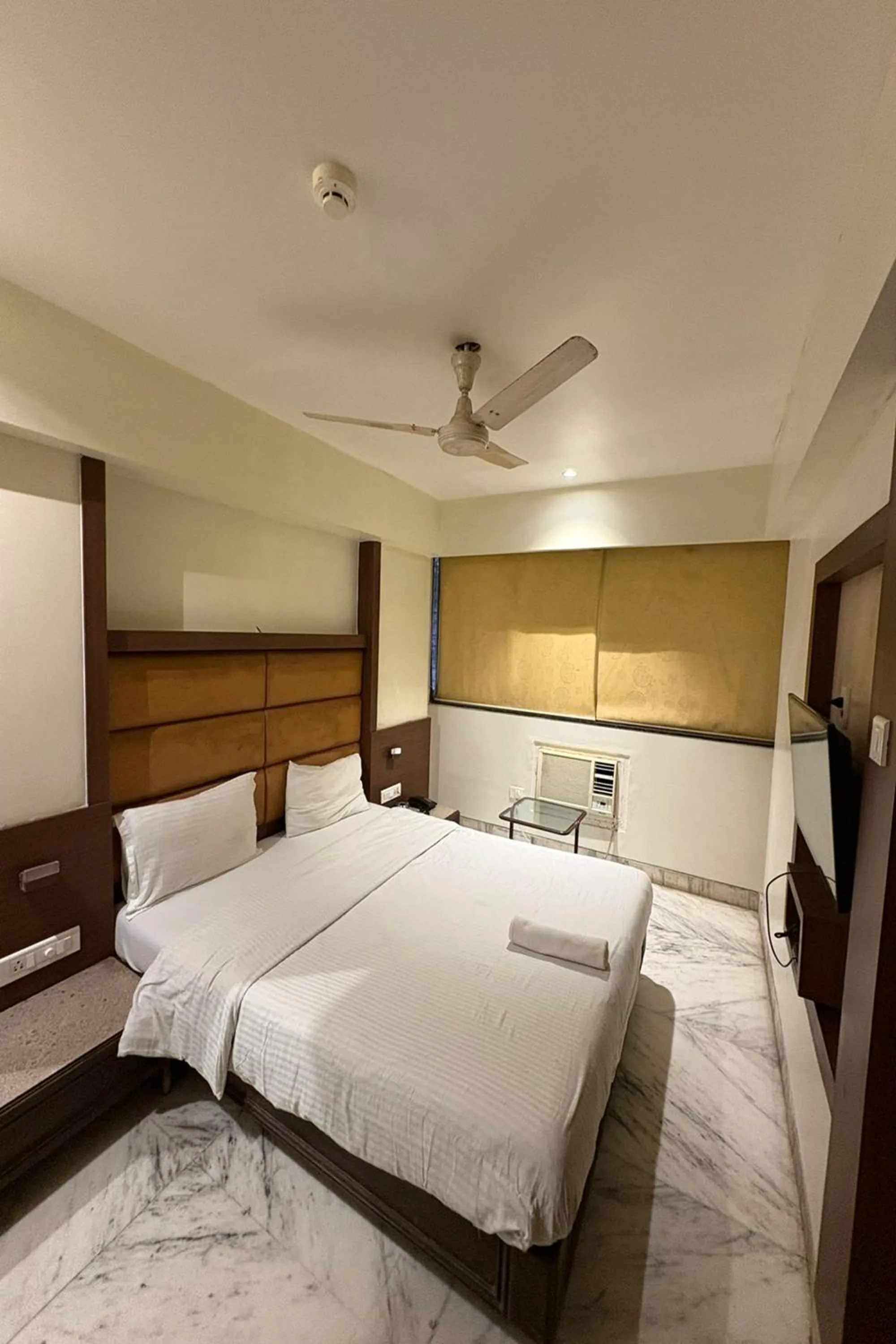 Bed in Pravasi Residency