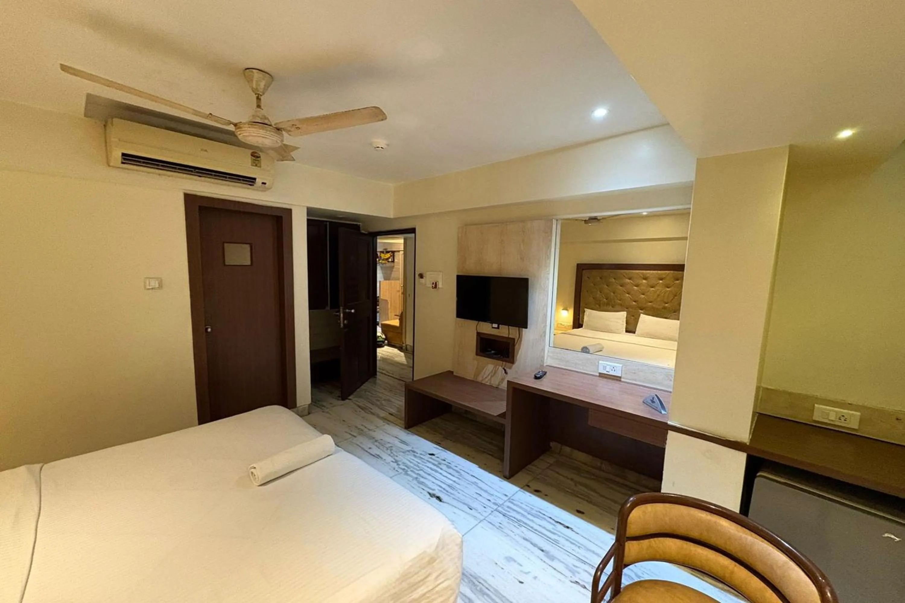 Bed in Pravasi Residency