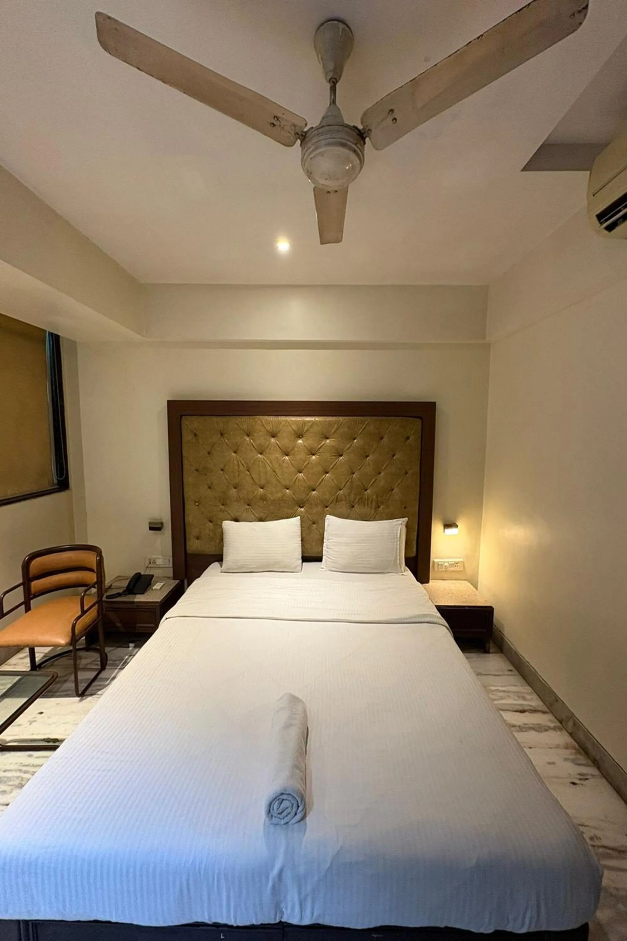 Bed in Pravasi Residency