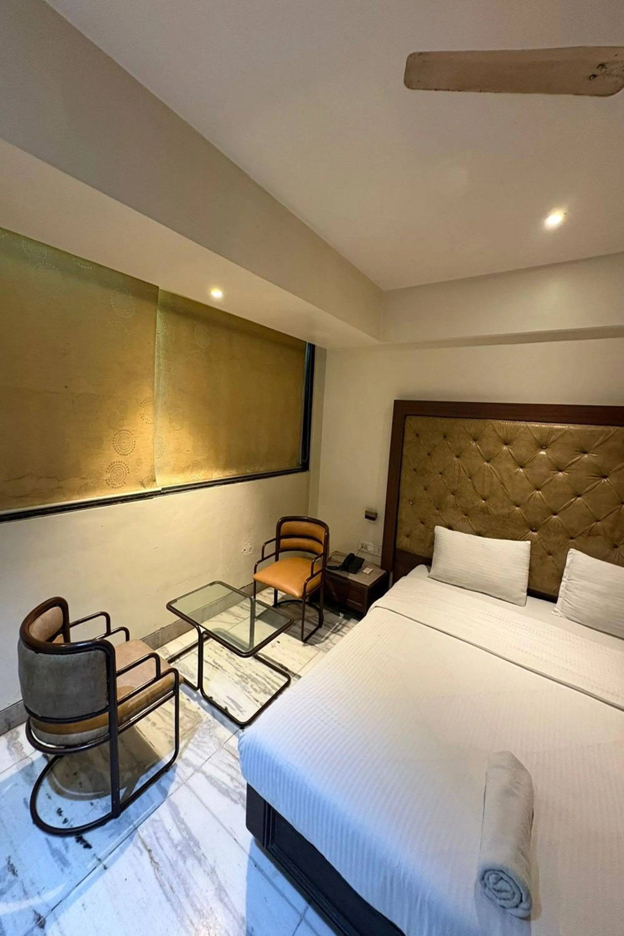 Bed in Pravasi Residency