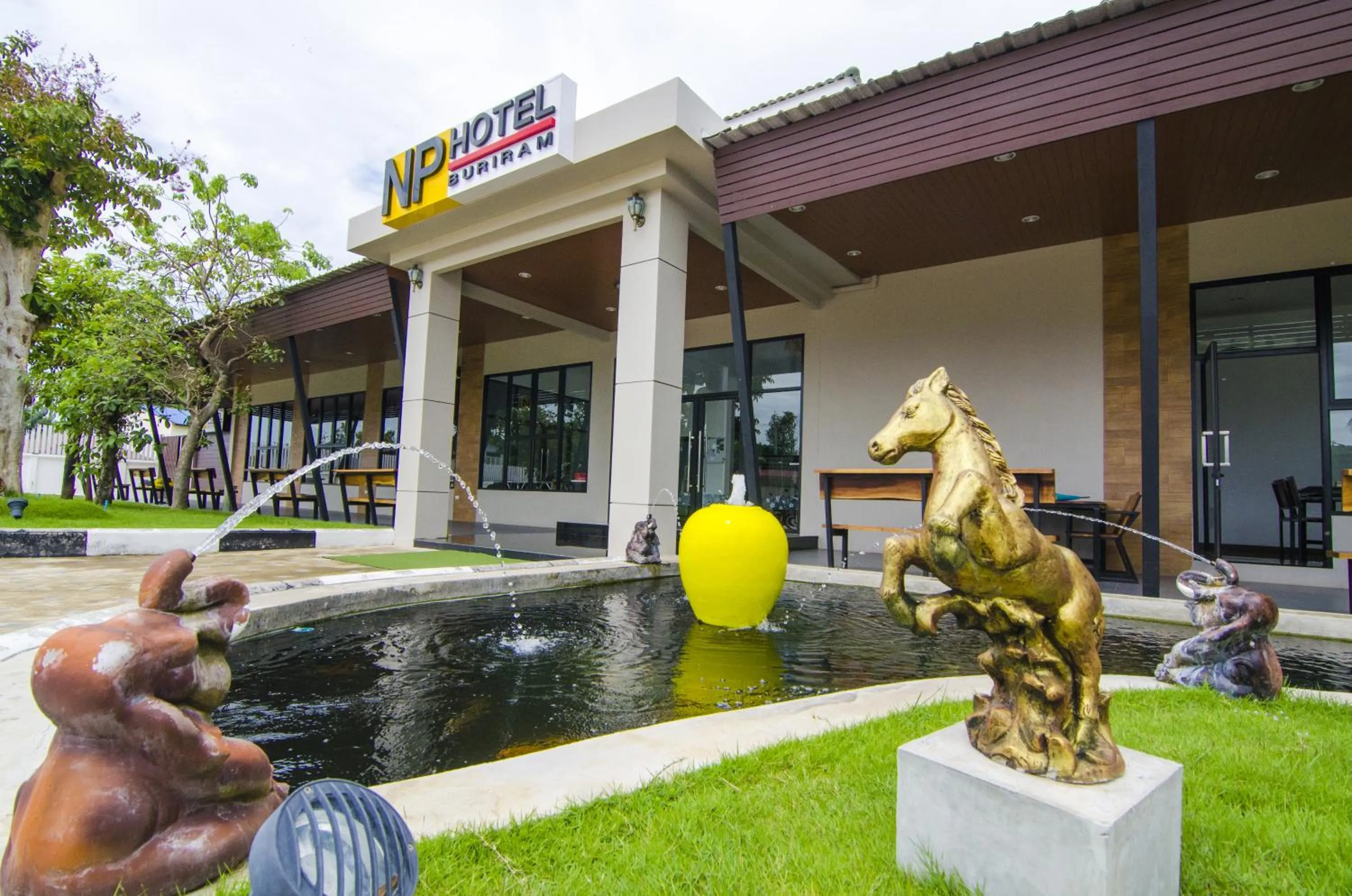 Facade/entrance in NP Hotel